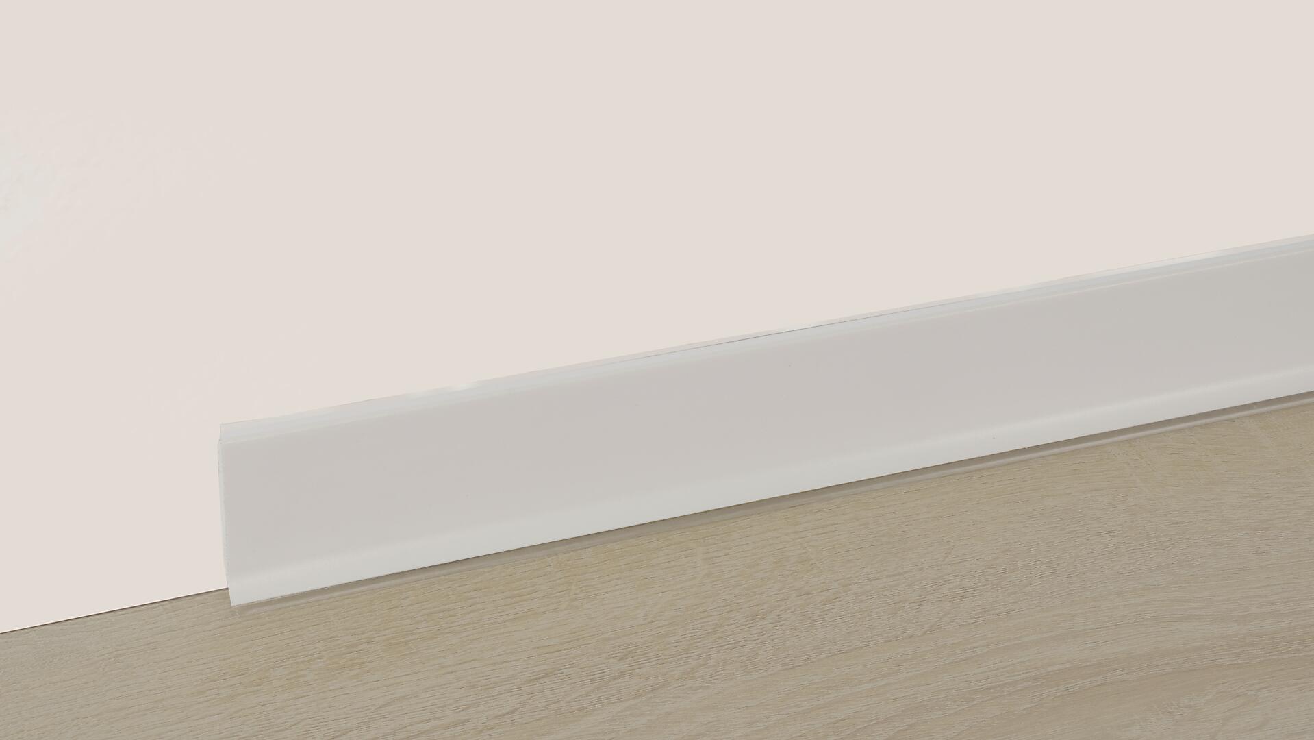 Sockelleiste L/B/H: ca. 250x1,28x6 cm pro Stück