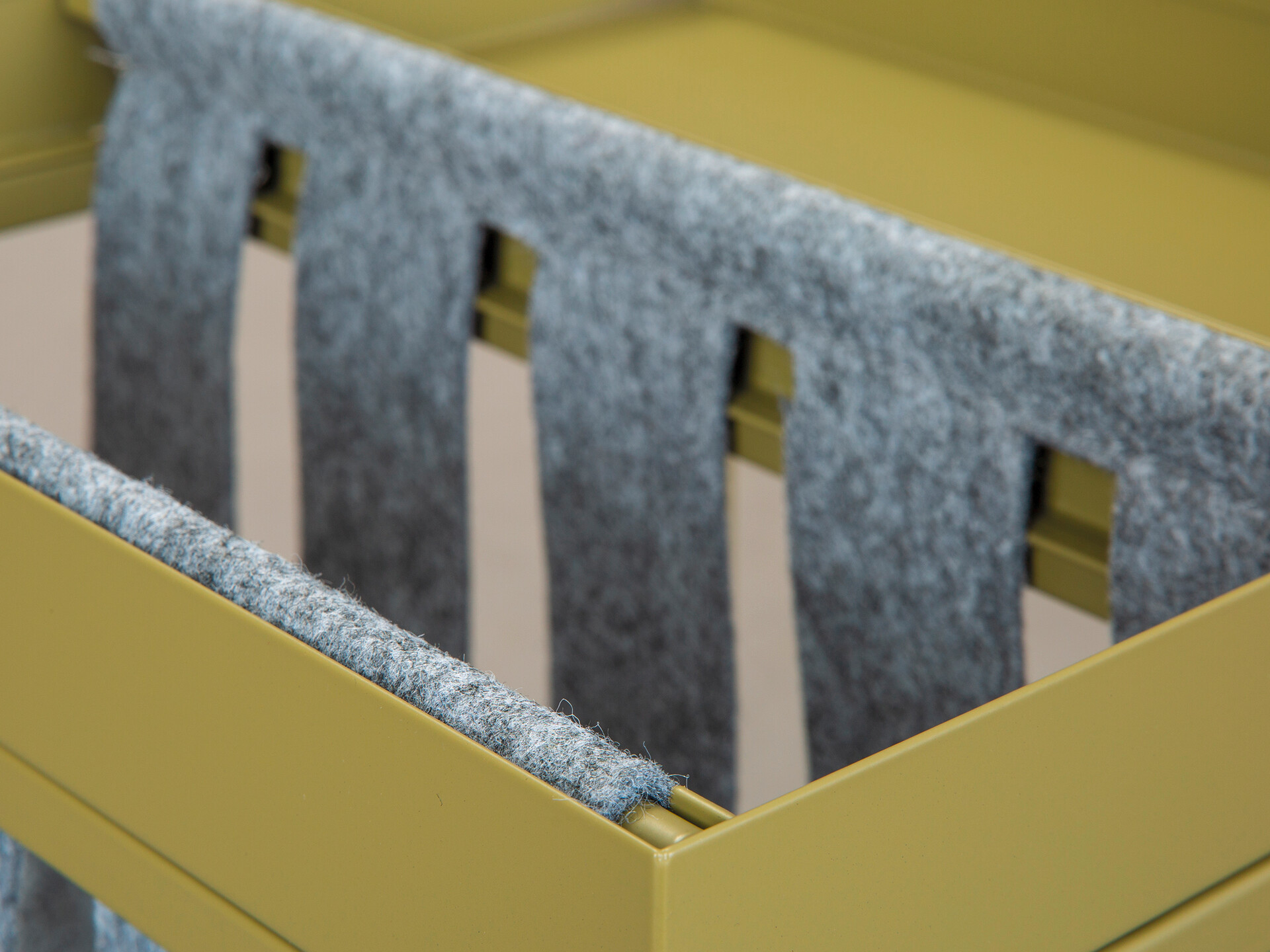 Zeitungsständer Club NY braun Metall B/H/T: ca. 35x40x35 cm