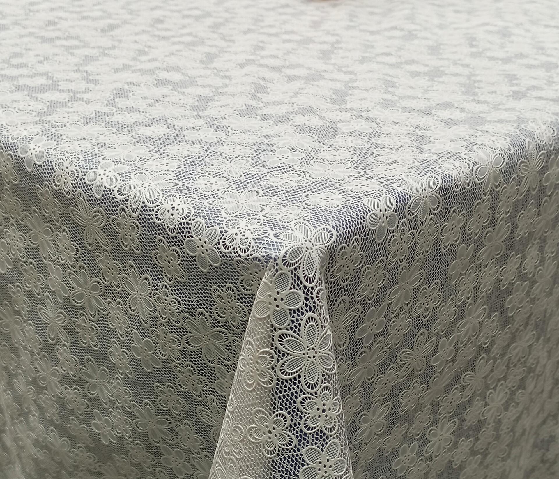 Abwaschbarer Tischbelag Flowers weiß B: ca. 138 cm