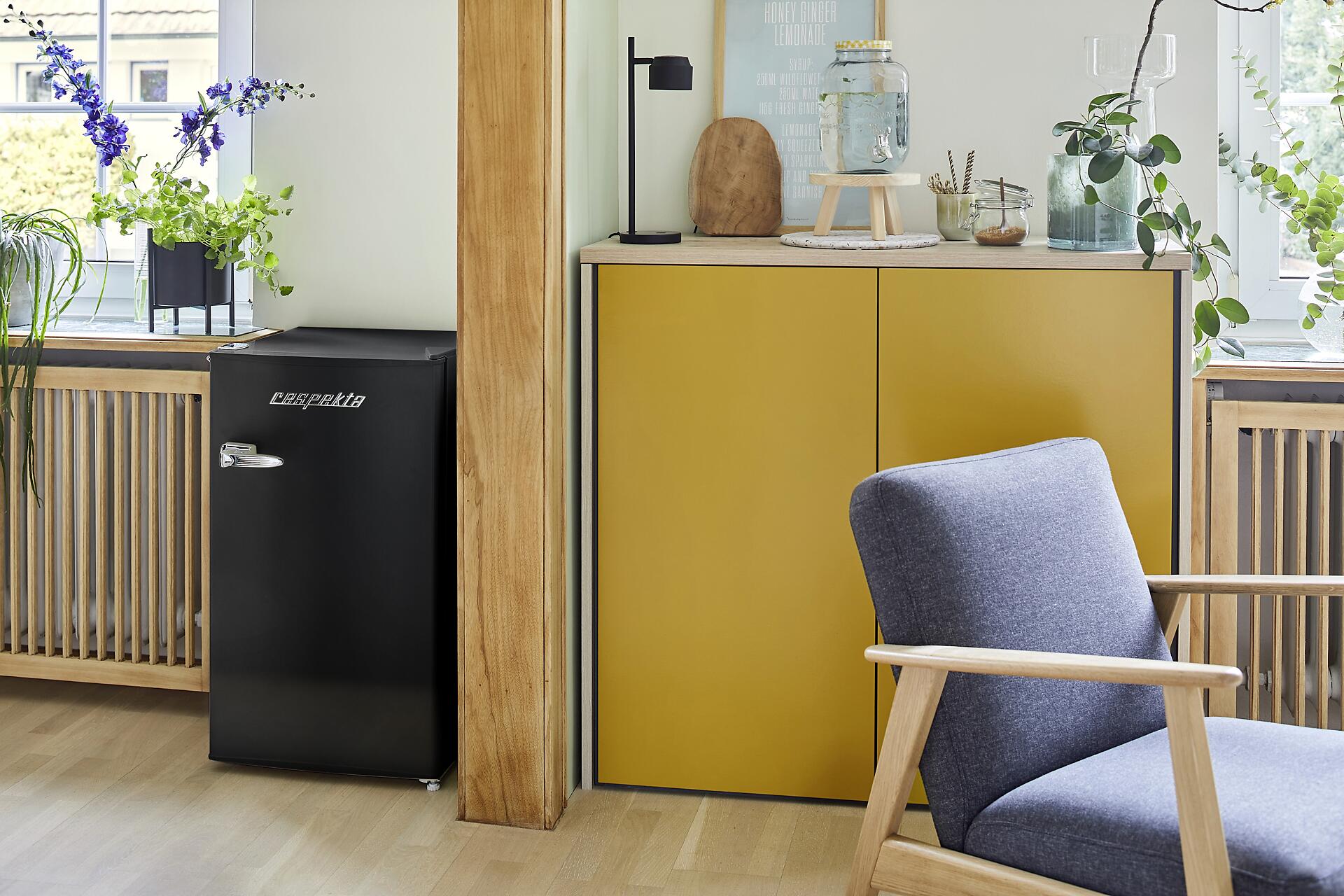 Respekta Retro Kühlschrank KG83S-52 schwarz B/H/T: ca. 47,4x83x44,7 cm