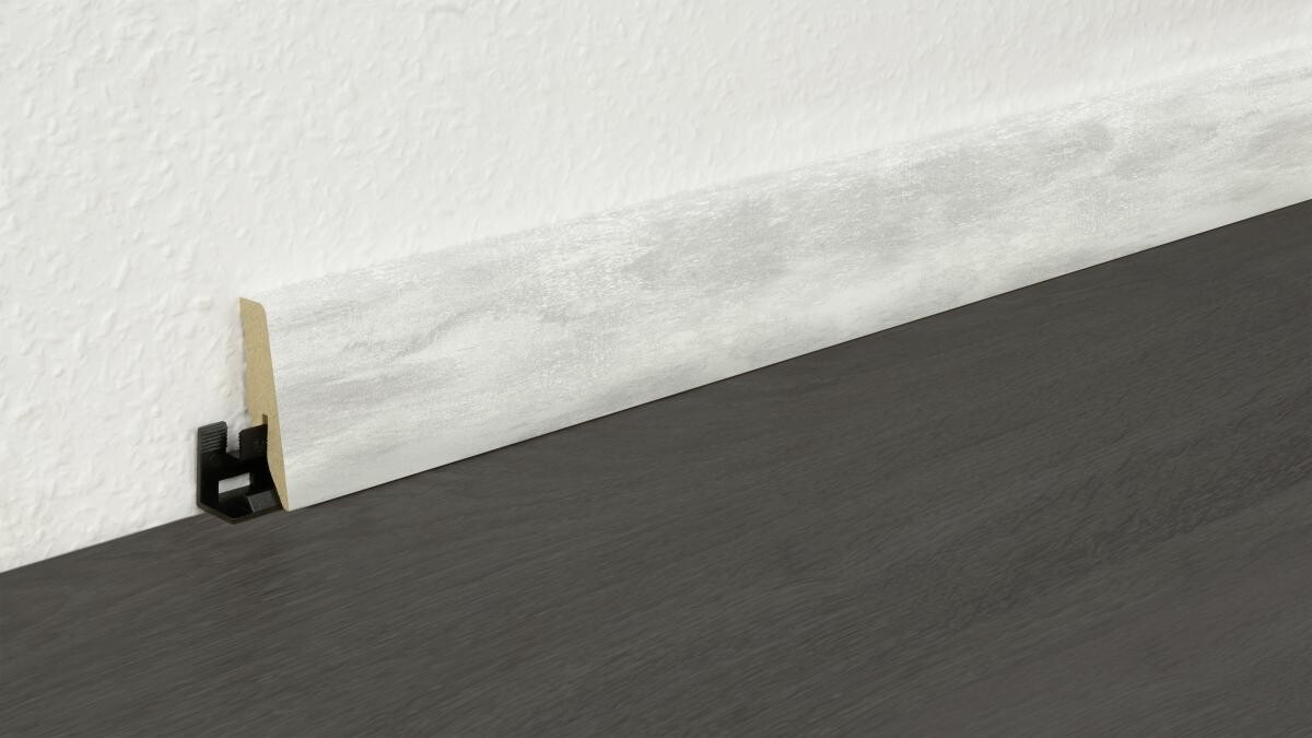 Sockelleiste L/B/H: ca. 250x1,8x5,8 cm pro Stück