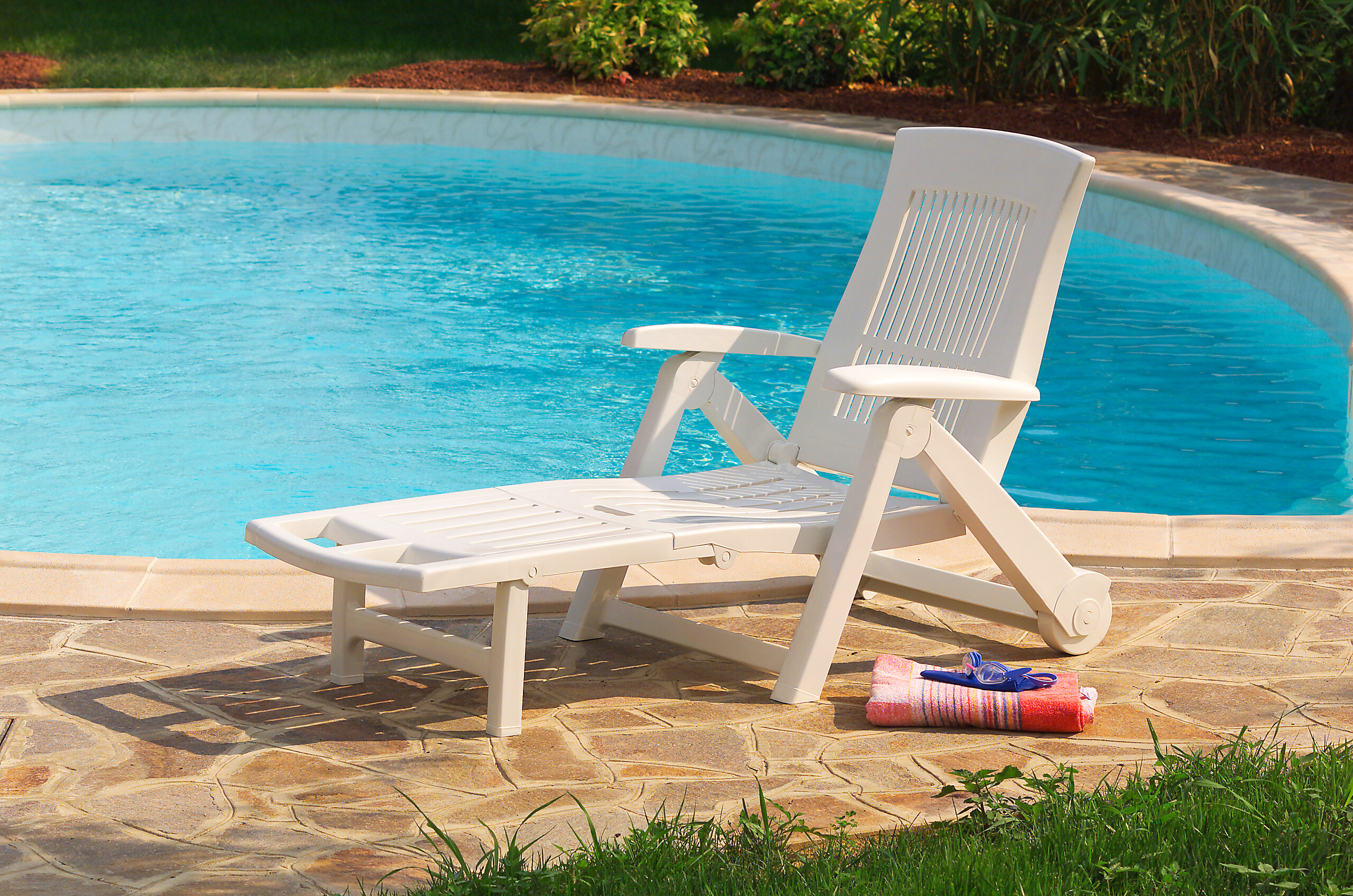 ProGarden Gartenliege Zircone weiß Kunststoff B/H/L: ca. 72x101x195 cm