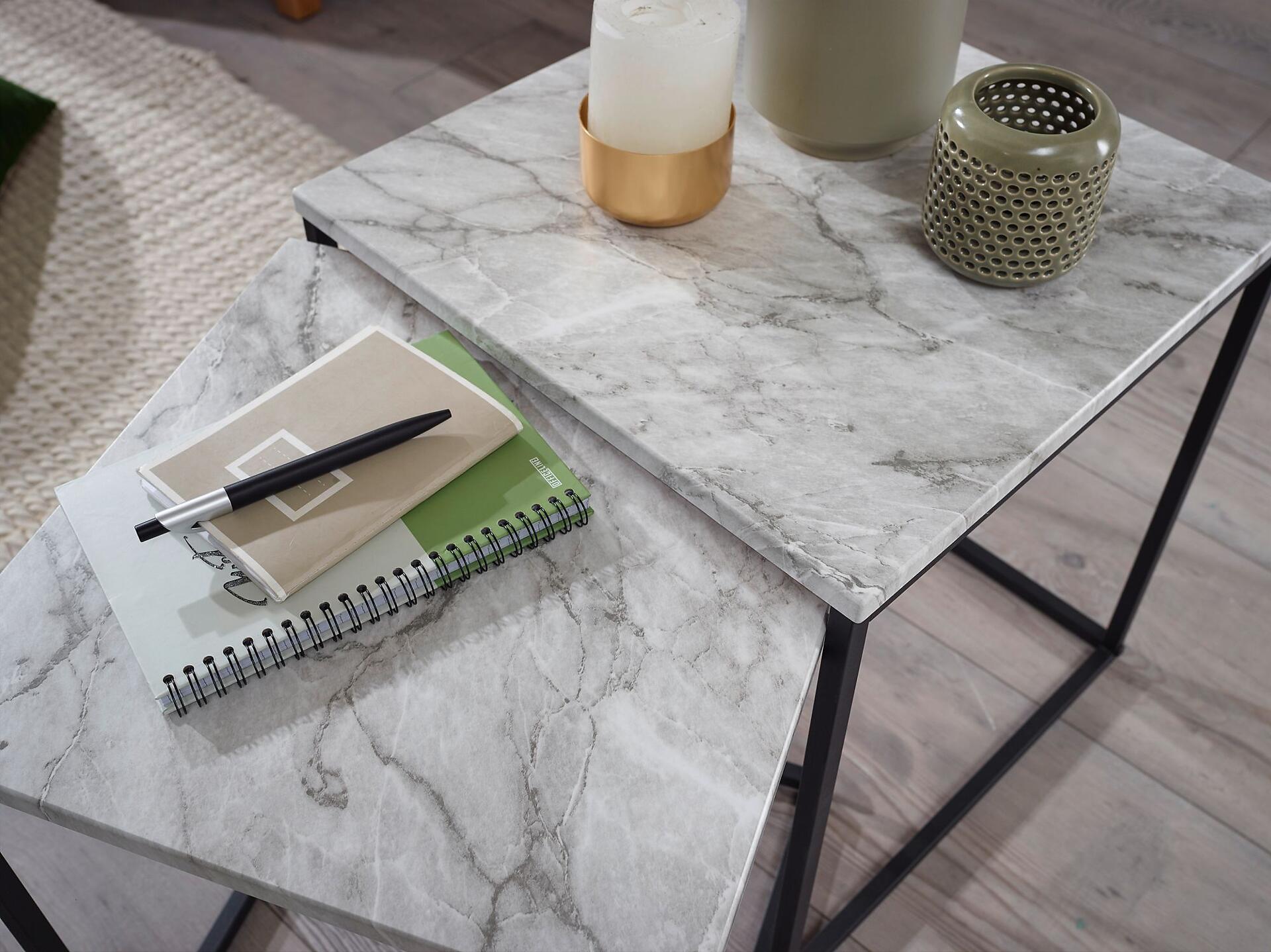 Beistelltisch 2er-Set. weiß Marmor Optik schwarz pulverbeschichtet MDF Stahl