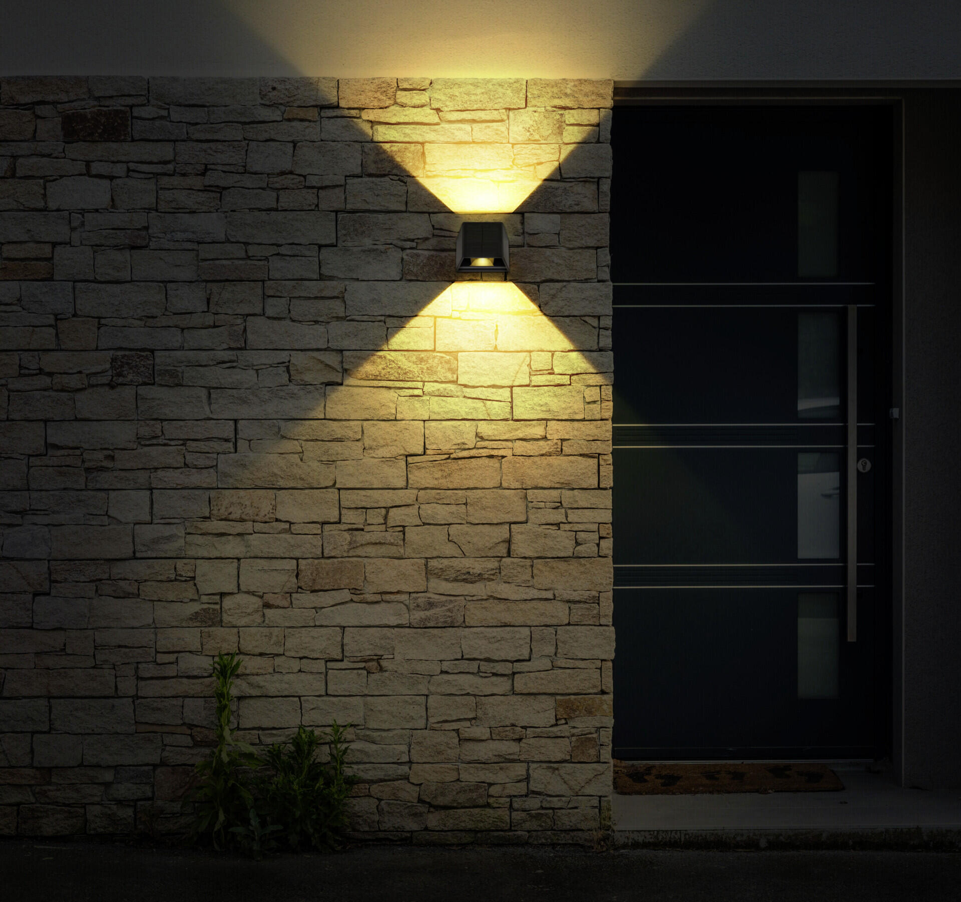 LED-Solarleuchte schwarz Kunststoff B/H: ca. 15,4x9,9 cm