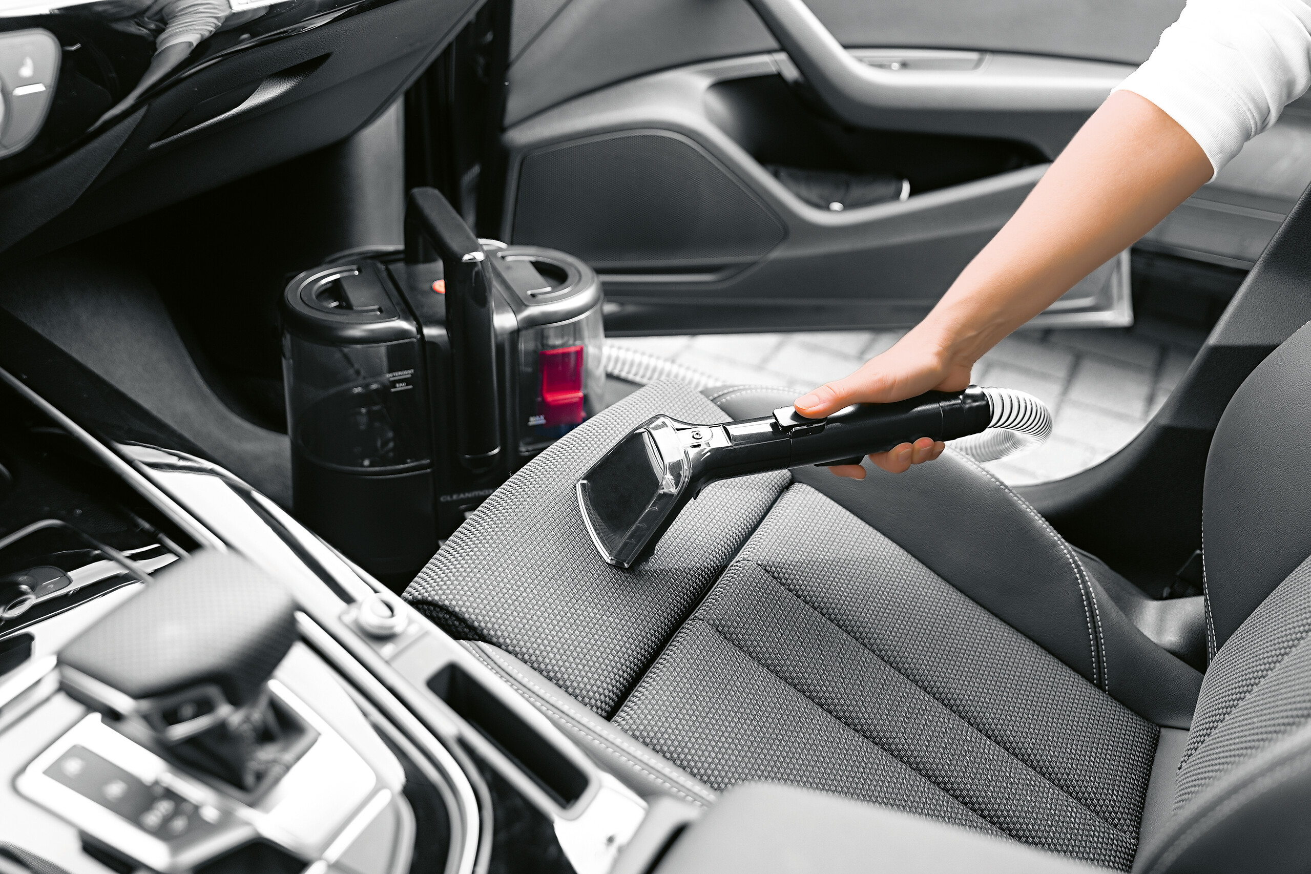 CLEANmaxx Polster -und Teppichreiniger schwarz rot Kunststoff B/H/L: ca. 33,5x33x29,5 cm ca. 400 W CLEANmaxx Polster -und Teppichreiniger schwarz rot Kunststoff B/H/L: ca. 33,5x33x29,5 cm ca. 400 W