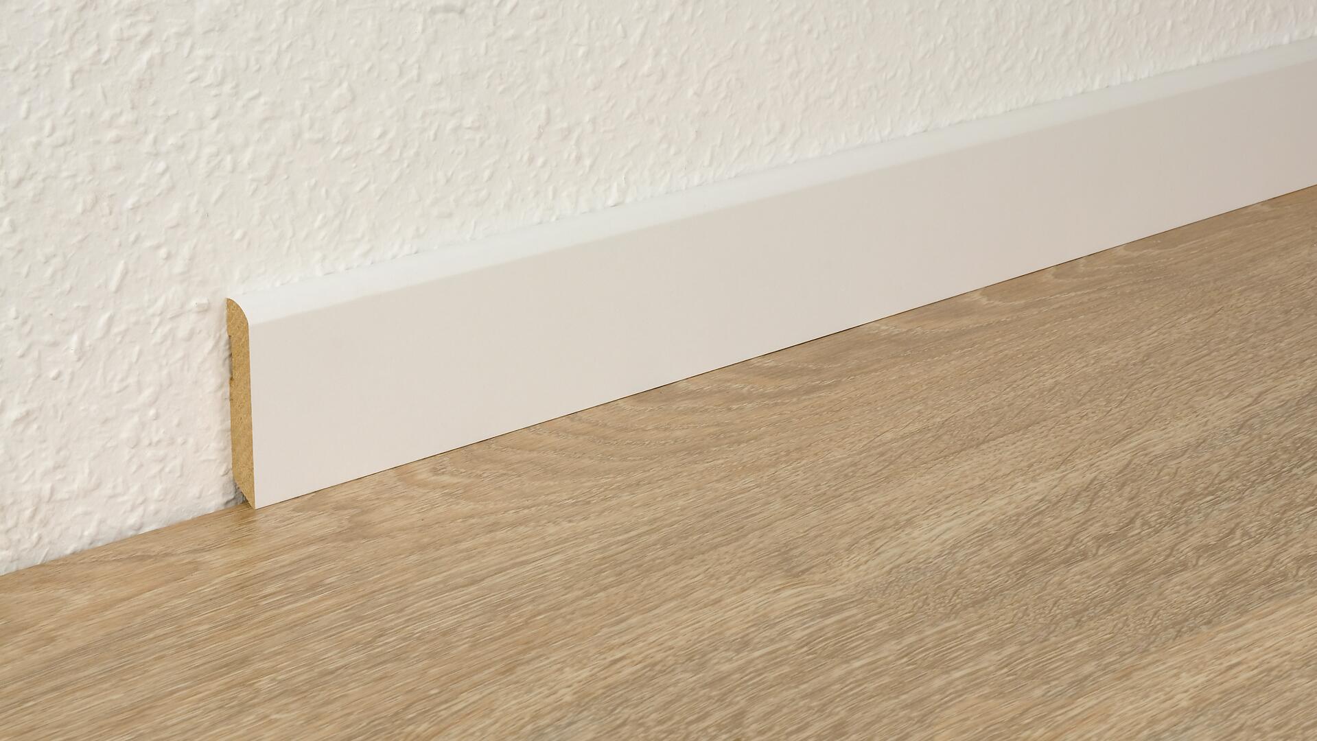 Sockelleiste L/B/H: ca. 250x1x5,8 cm pro Stück Sockelleiste L/B/H: ca. 250x1x5,8 cm pro Stück