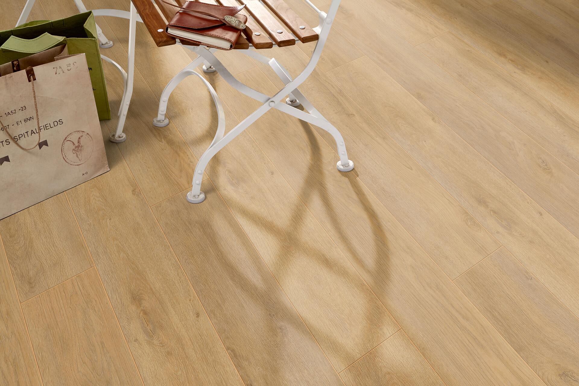 Kronotex Laminatboden Robusto ca.1,293m² im Paket  B/L: ca. 18,8x137,5 cm pro Paket