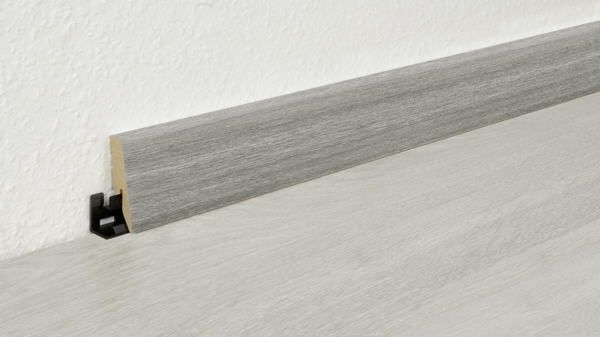 Sockelleiste L/B/H: ca. 250x1,8x5,8 cm pro Stück