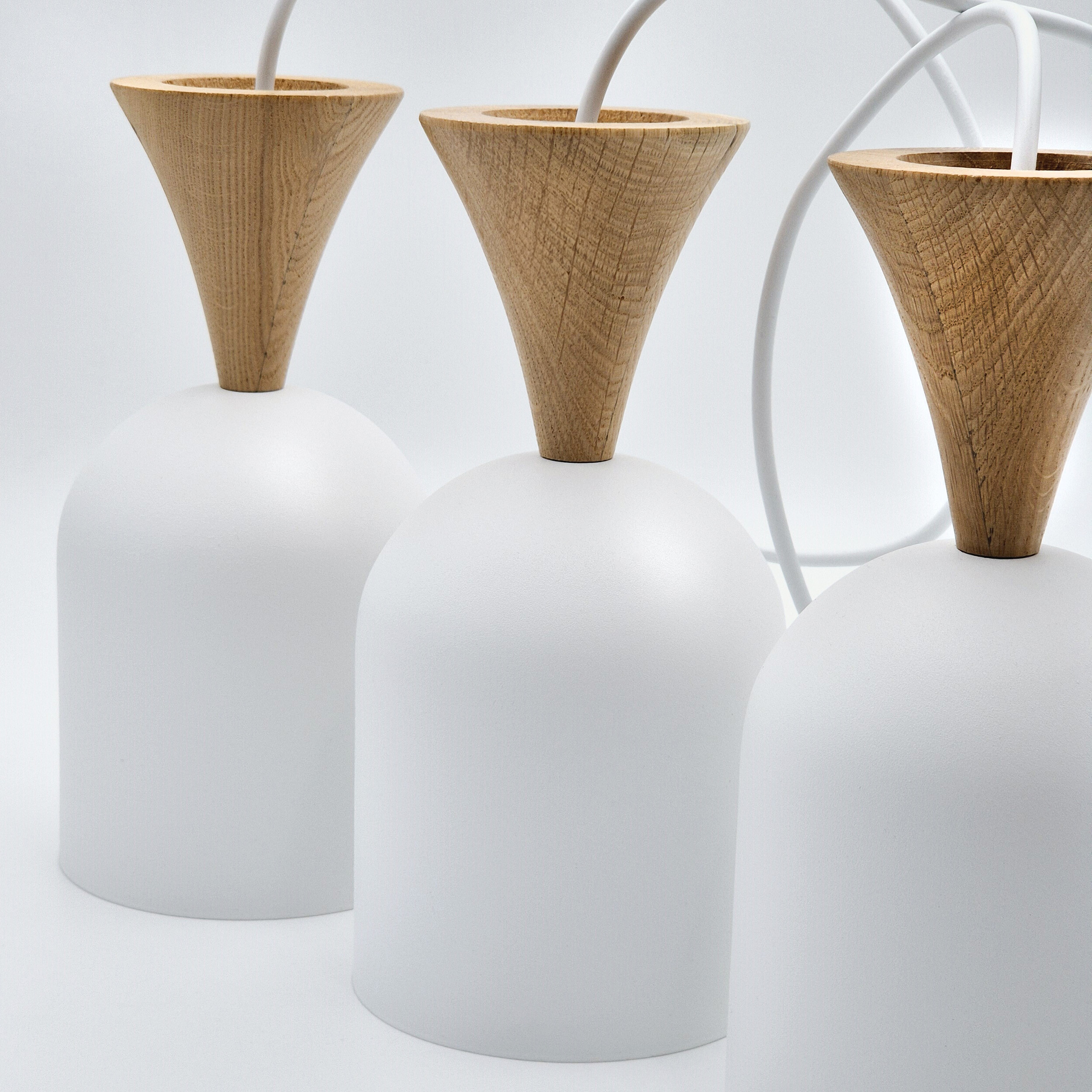 Lamkur Hängeleuchte Eiche weiß Stahl Holz B/H/L: ca. 34x100x34 cm E27 3 Brennstellen