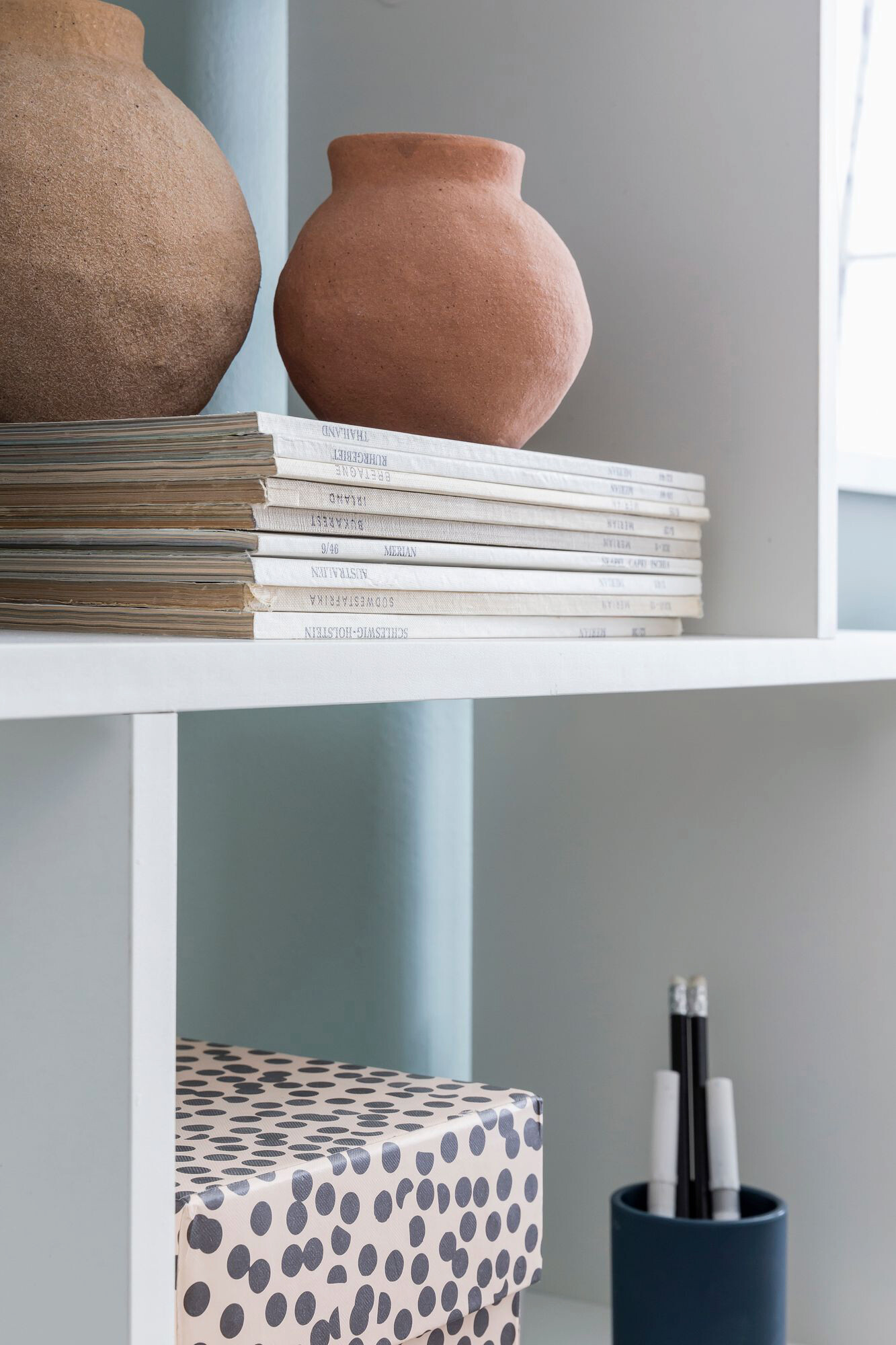 Regal weiß B/H/T: ca. 70x190,5x24,5 cm