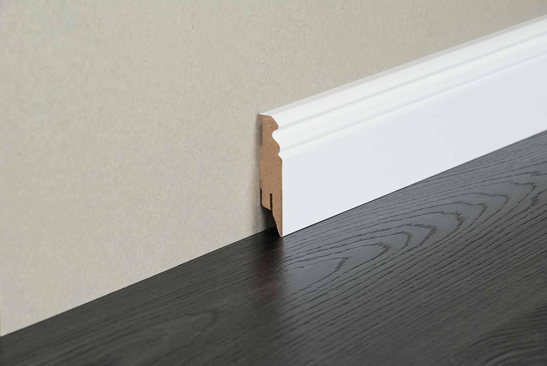 Sockelleiste L/B/H: ca. 250x1,6x8 cm pro Stück