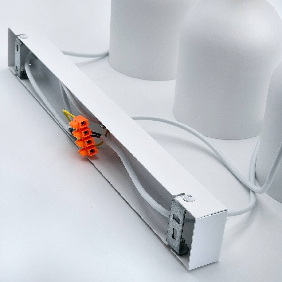 Lamkur Hängeleuchte weiß Eiche Stahl Holz B/H/L: ca. 15,5x92x45 cm E27 3 Brennstellen