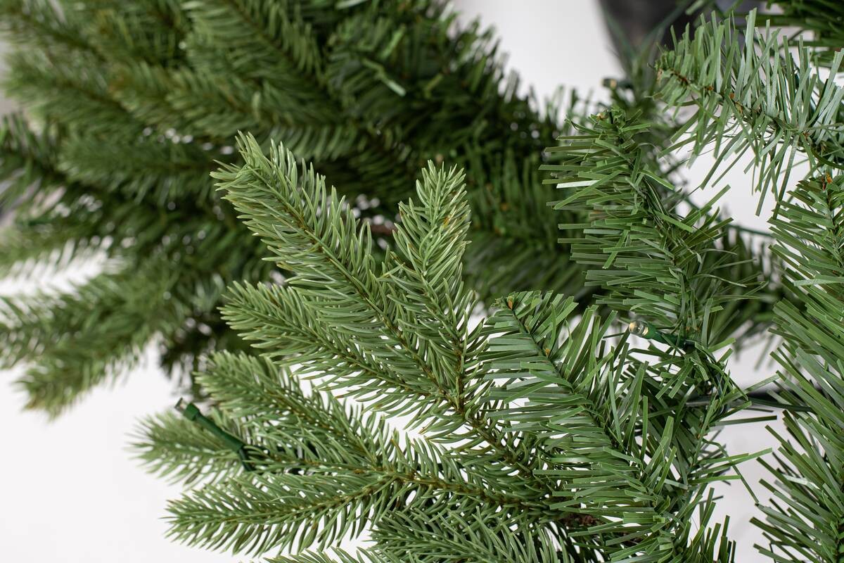 Evergreen Weihnachtsbaum Roswell Kiefer grün PVC H/D: ca. 210x122 cm