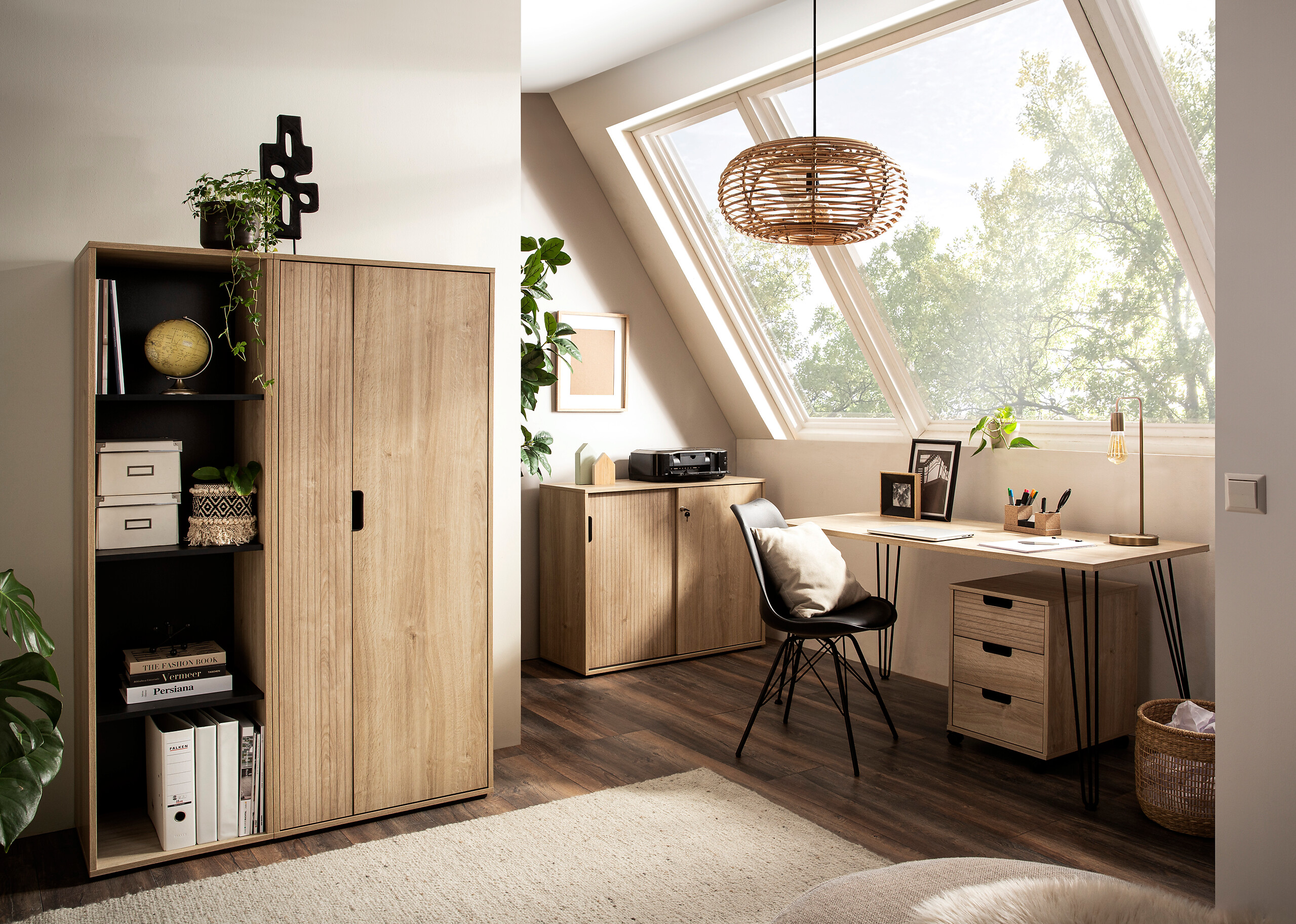 Schreibtisch Emmik schwarz Eiche Eiche weiß Nachbildung B/H/T: ca. 138x73,7x60 cm Schreibtisch Emmik schwarz Eiche Eiche weiß Nachbildung B/H/T: ca. 138x73,7x60 cm