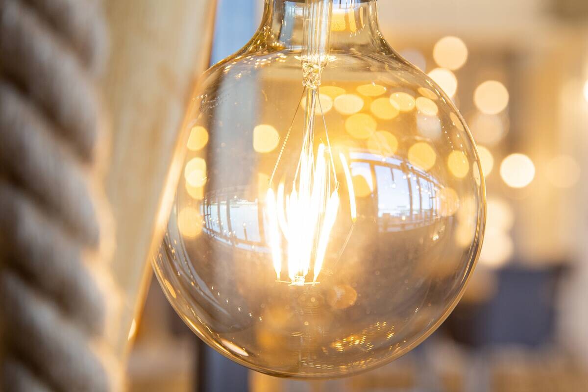 GLOBO Stehleuchte Nerida braun schwarz Holz MDF B/H/L: ca. 51x150x25 cm 1 Brennstellen