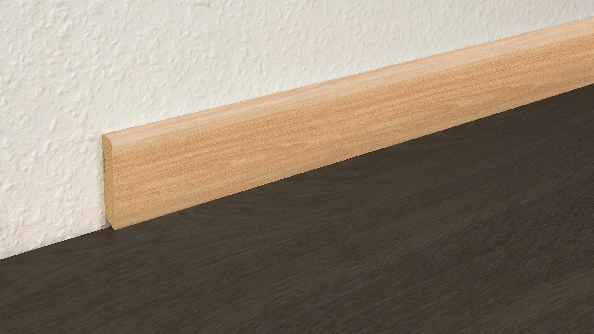 Sockelleiste L/B/H: ca. 250x1x5,8 cm pro Stück