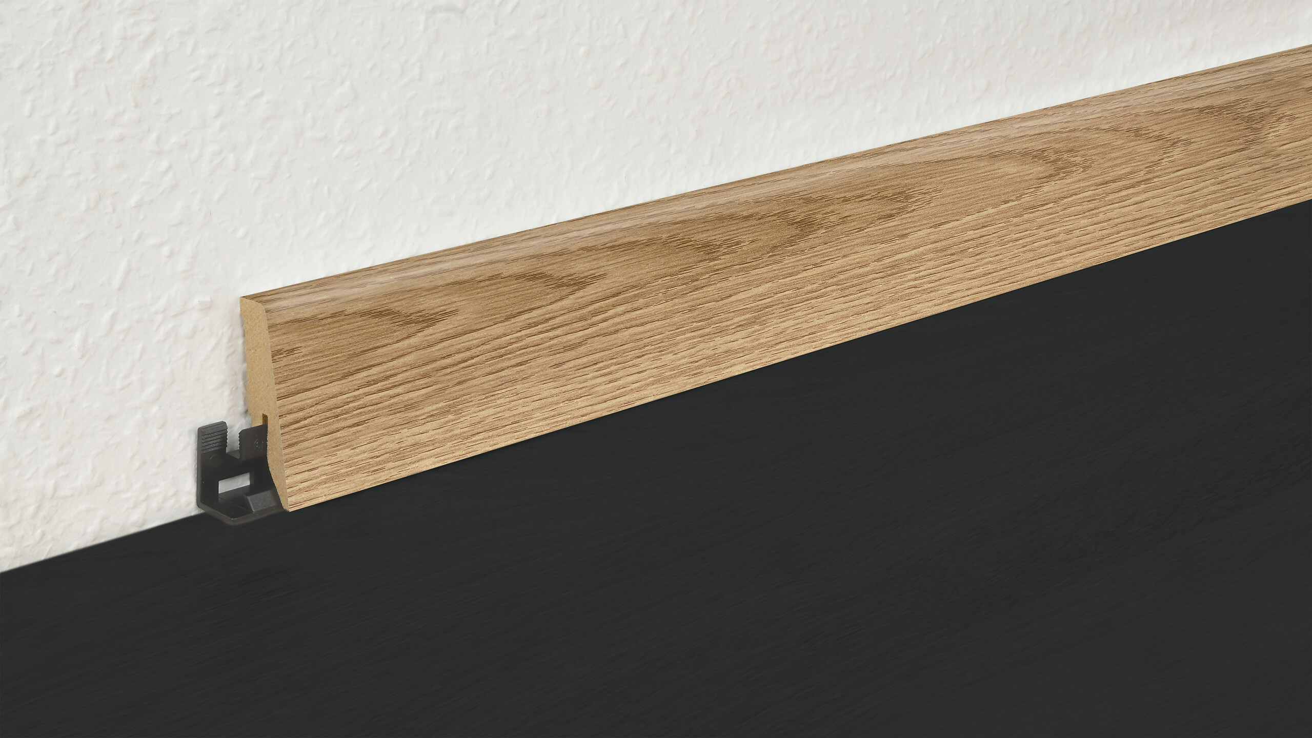 Sockelleiste L/B/H: ca. 250x1,8x5,8 cm pro Stück