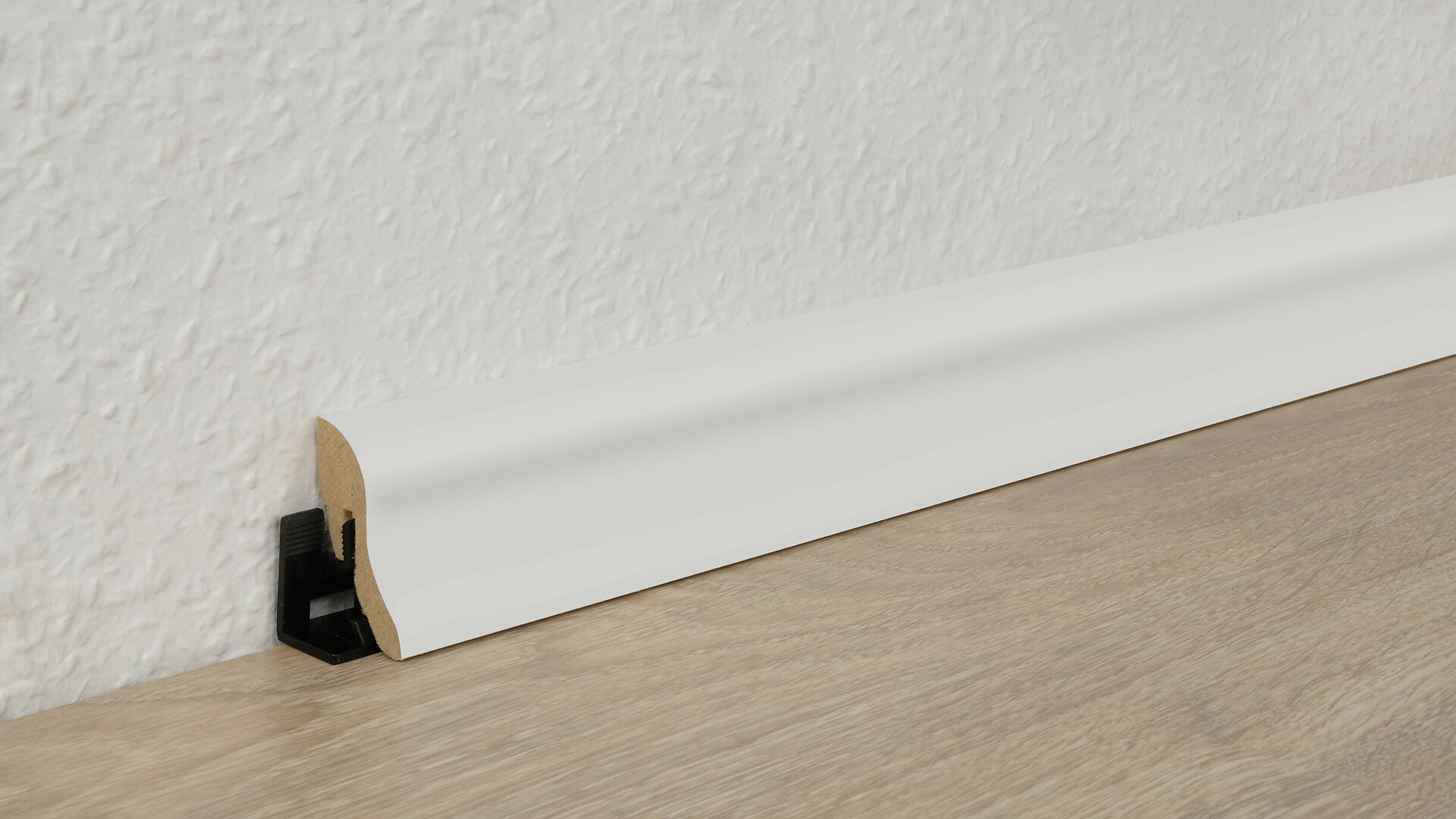 Sockelleiste L/B/H: ca. 250x2,2x4 cm pro Stück