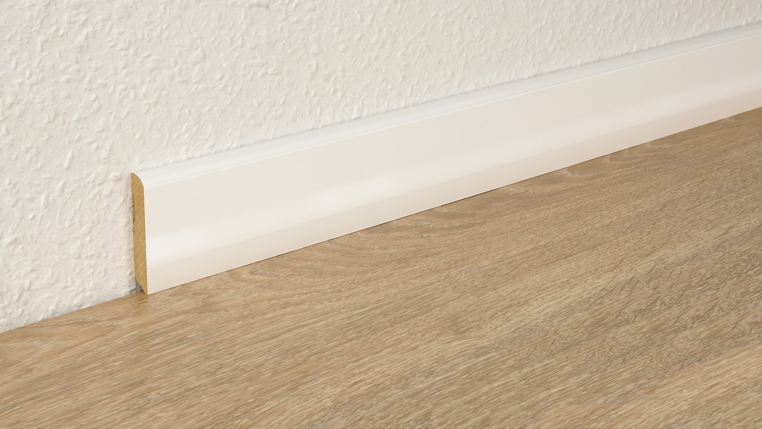 Sockelleiste L/B/H: ca. 250x1x5,8 cm pro Stück