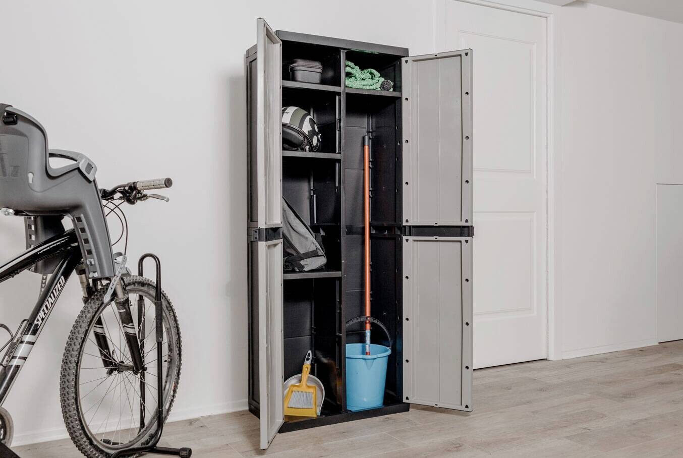 DEA Kunststoffschrank B/H/T: ca. 65x165x37 cm