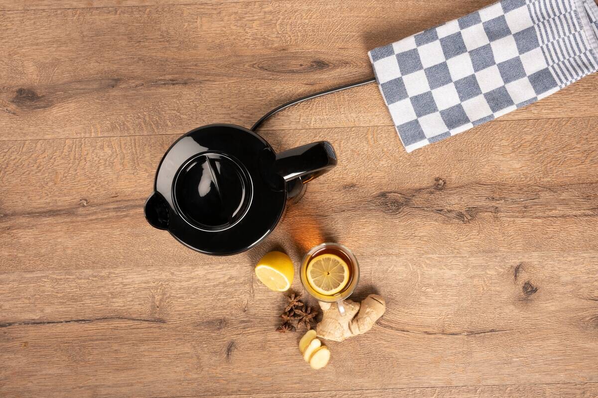 Wasserkocher schwarz Kunststoff B/H/L: ca. 17,1x20,8x17,1 cm ca. 1,7 l