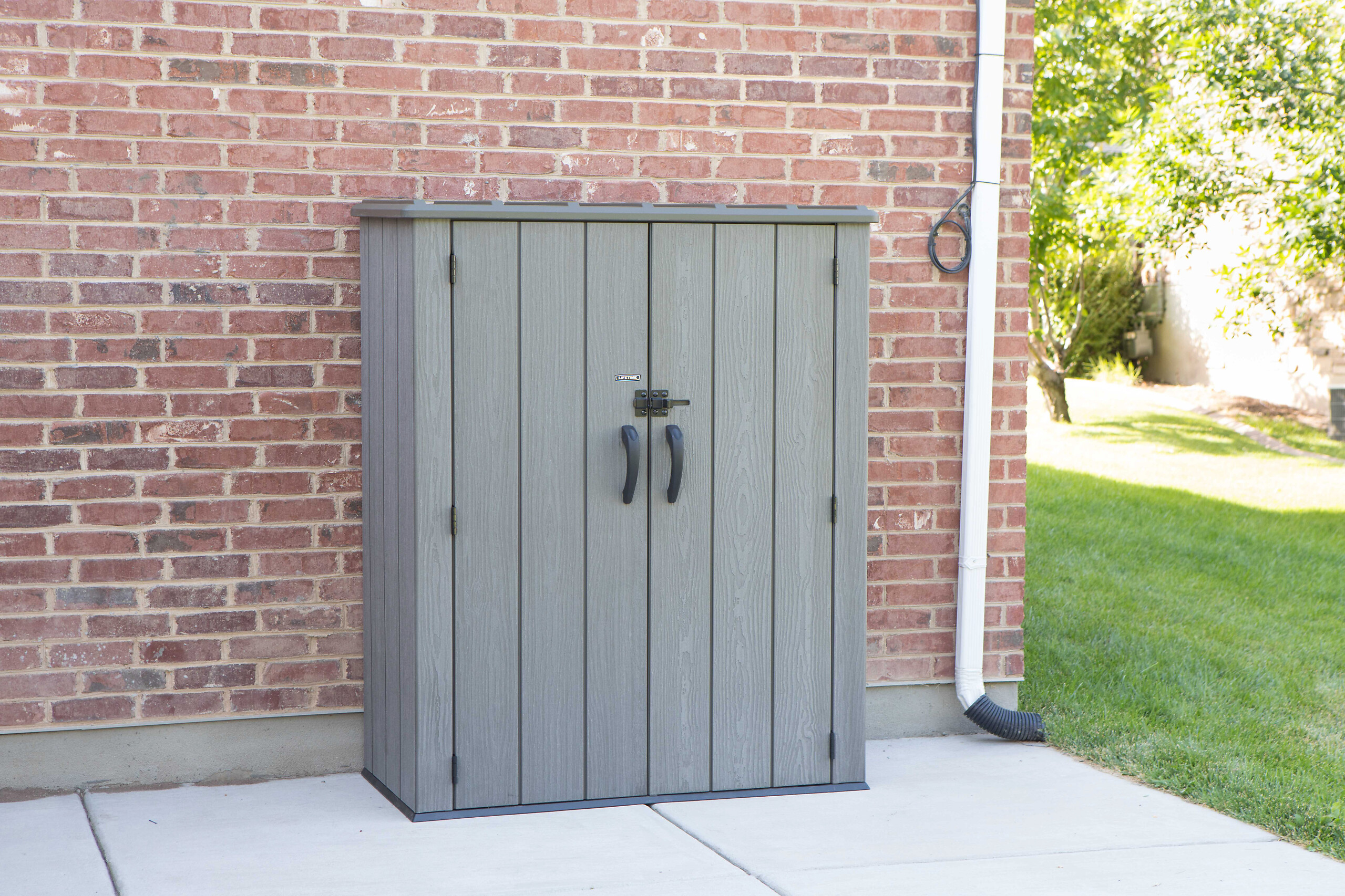 Lifetime Geräteschrank grau Kunststoff B/H/L: ca. 136x172x70 cm