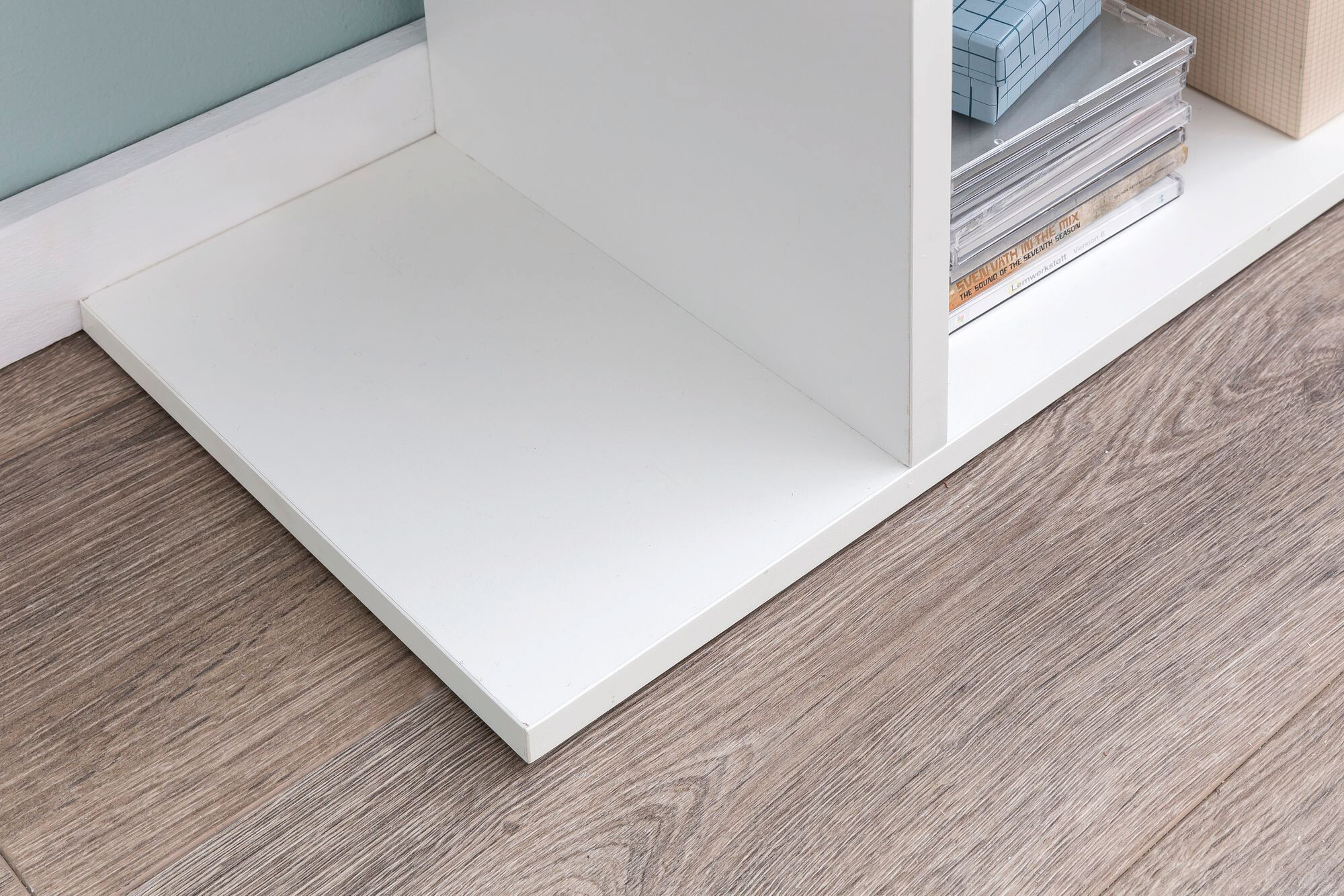 Regal weiß B/H/T: ca. 70x190,5x24,5 cm