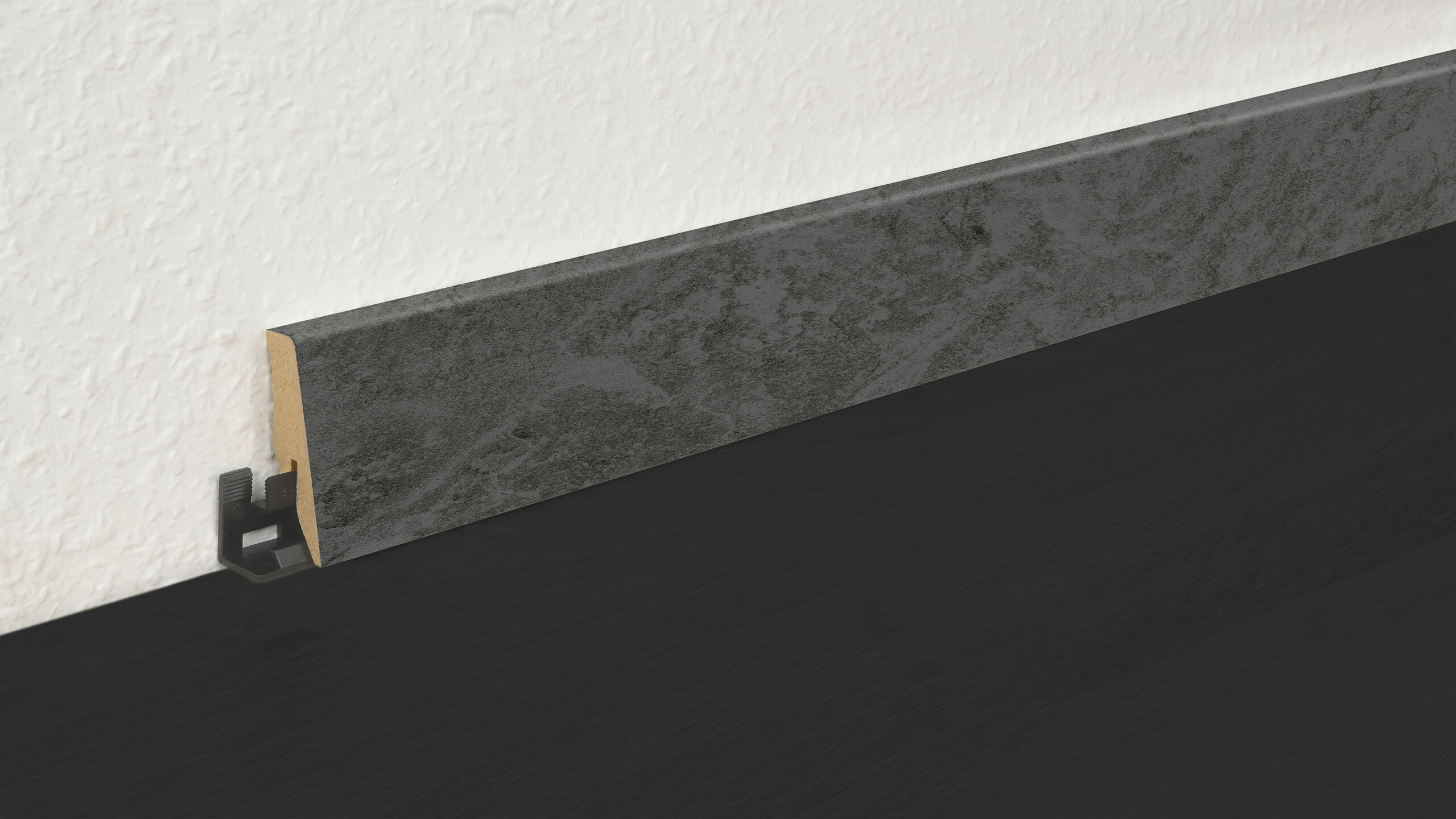 Sockelleiste L/B/H: ca. 250x1,8x5,8 cm pro Stück