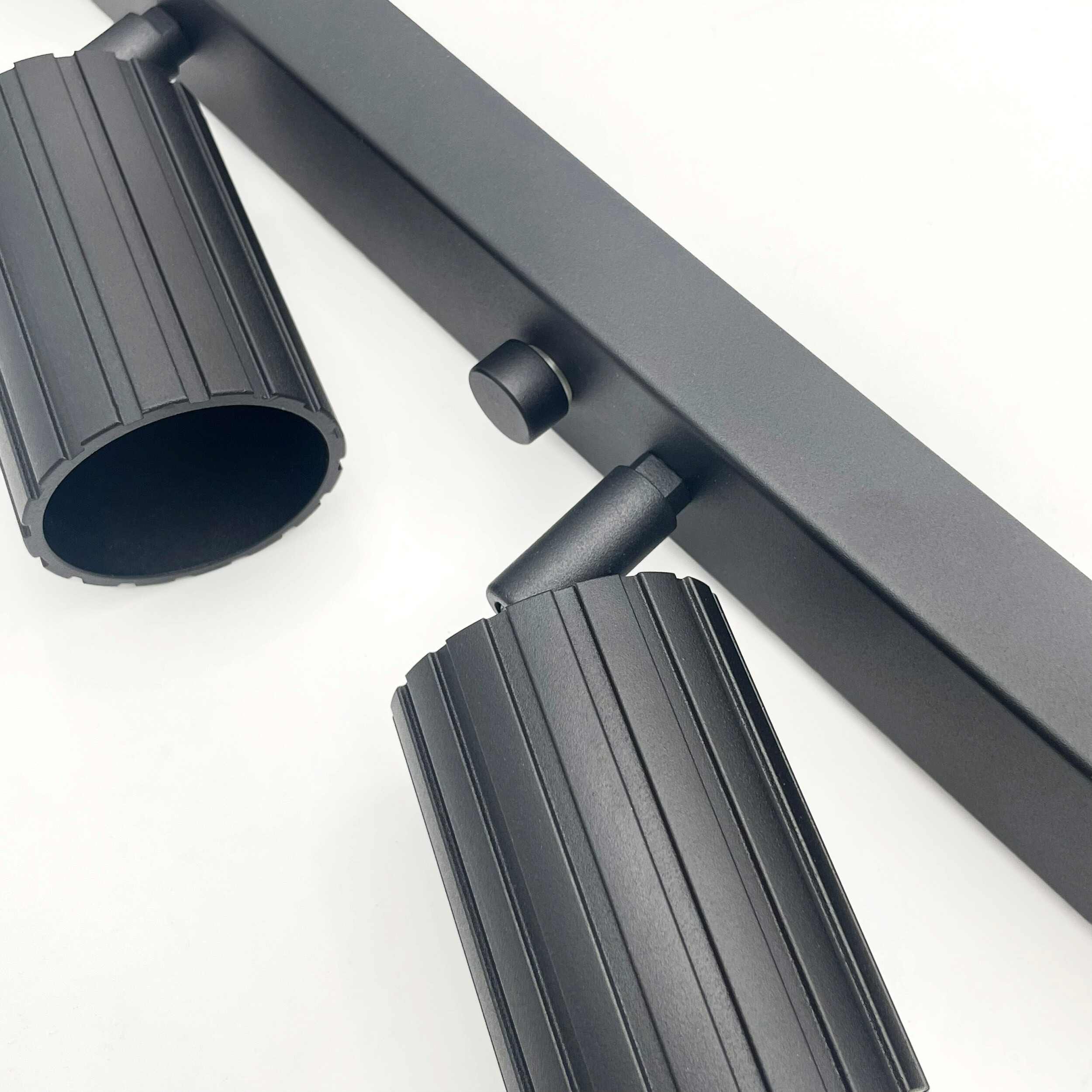 Lamkur Strahler Prisma schwarz Stahl B/H/L: ca. 6,5x16,5x117 cm 6 Brennstellen