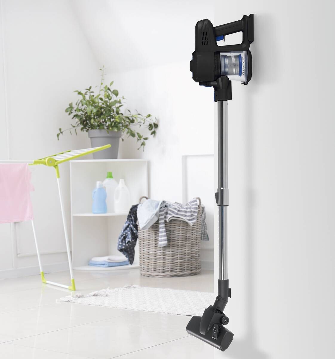 CLEANmaxx Handstaubsauger schwarz blau Kunststoff Metall B/H/L: ca. 12,5x22x30,5 cm