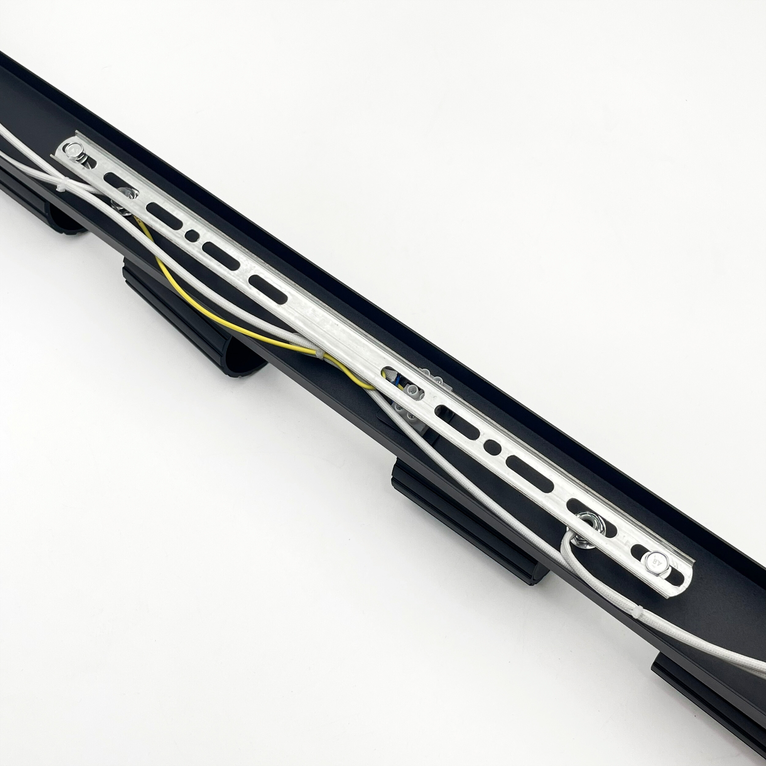 Lamkur Strahler Prisma schwarz Stahl B/H/L: ca. 6,5x16,5x117 cm 6 Brennstellen