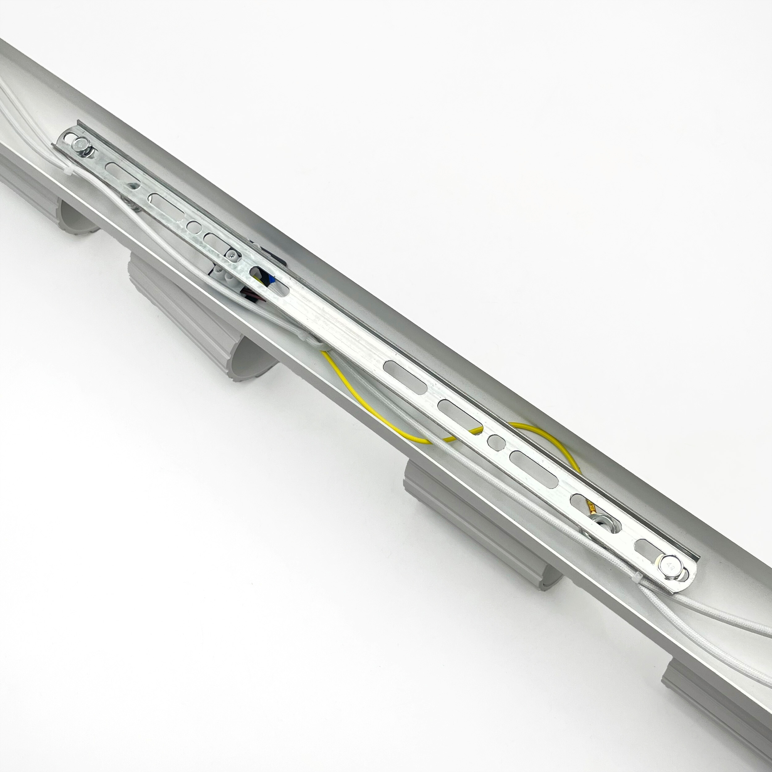 Lamkur Strahler Prisma weiß Stahl B/H/L: ca. 6,5x16,5x117 cm 6 Brennstellen