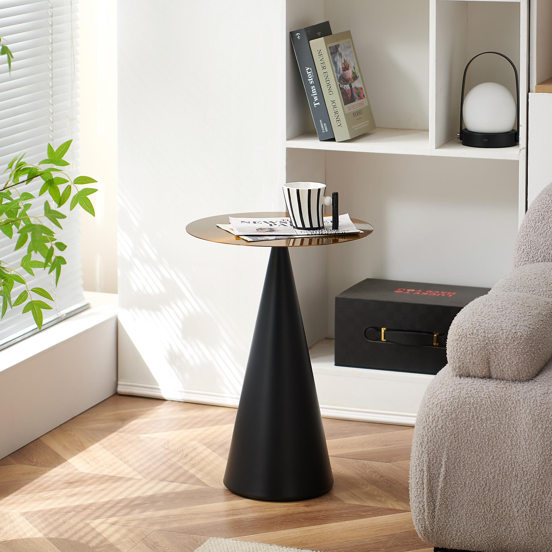 Beistelltisch gold Metall H/D: ca. 46x40 cm Beistelltisch gold Metall H/D: ca. 46x40 cm