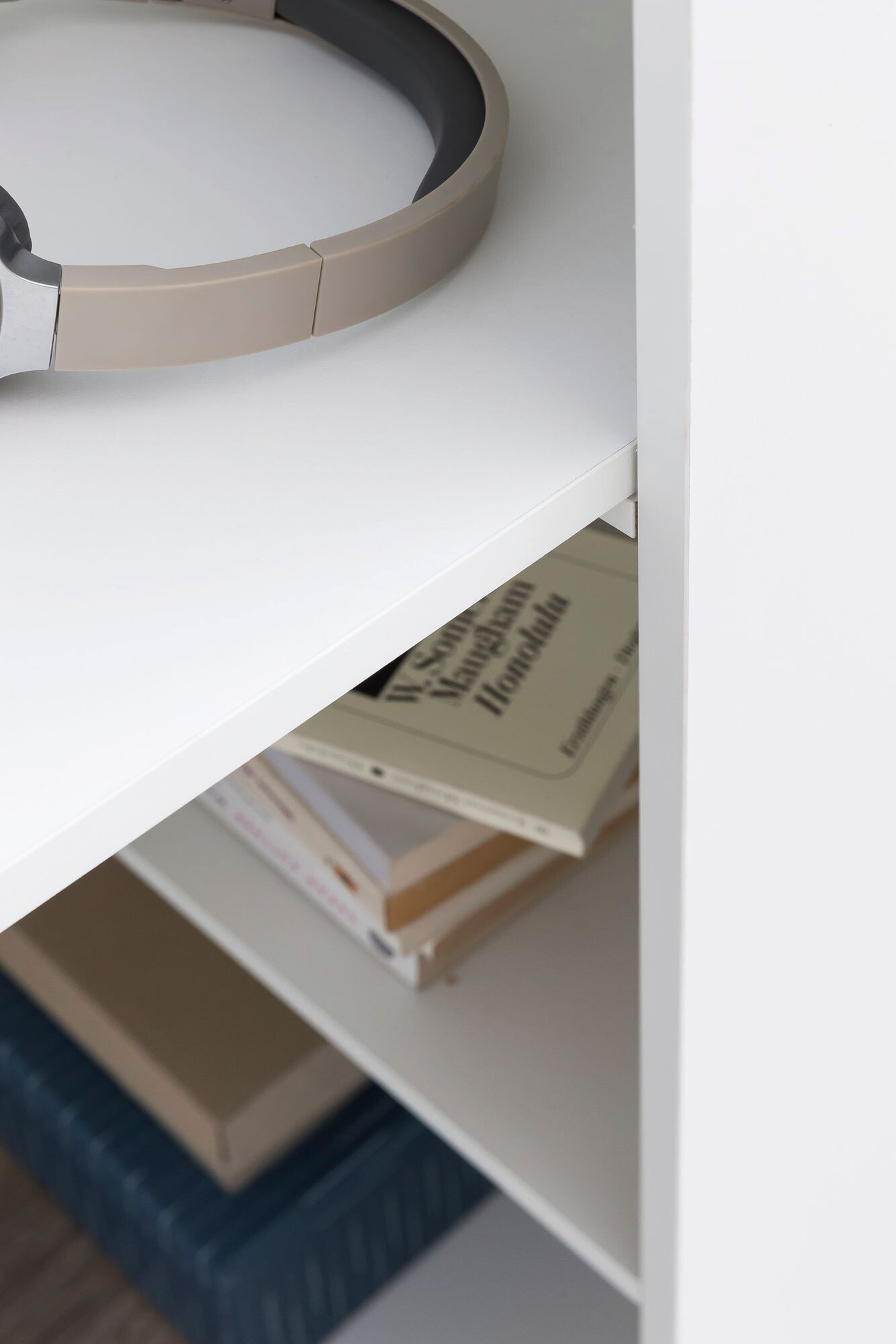 Schreibtisch weiß B/H/T: ca. 50x120x120 cm