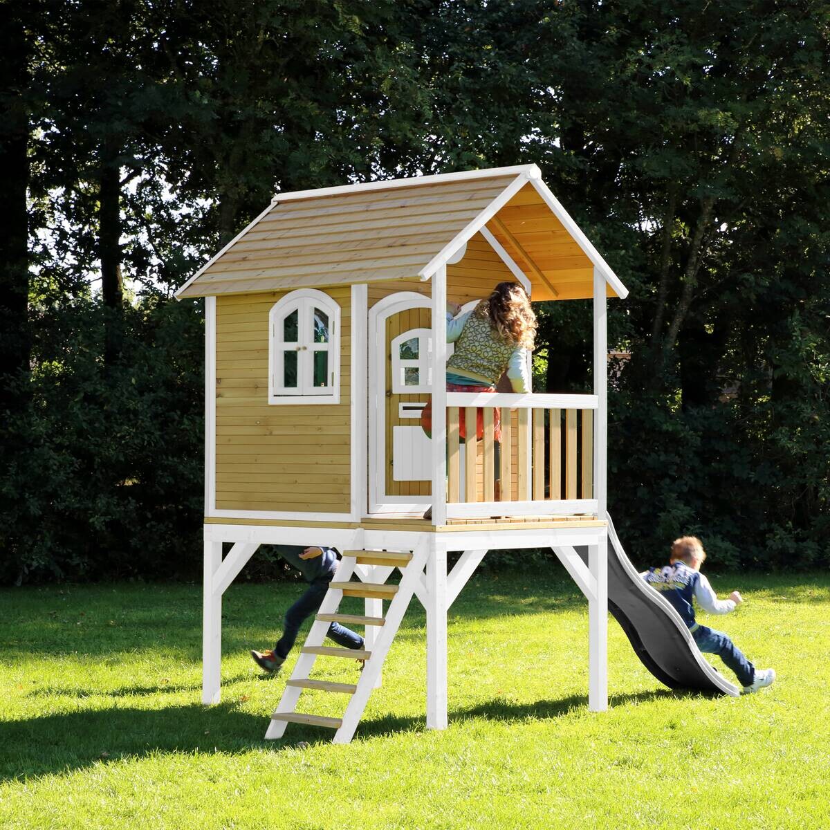 AXI Spielhaus Laura weiß B/H/L: ca. 318x272x191 cm