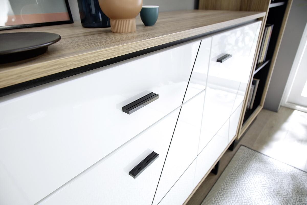 Sideboard Brolo Eiche Cleveland Nachbildung weiß Hochglanz schwarz B/H/T: ca. 167x90x40 cm Sideboard Brolo Eiche Cleveland Nachbildung weiß Hochglanz schwarz B/H/T: ca. 167x90x40 cm