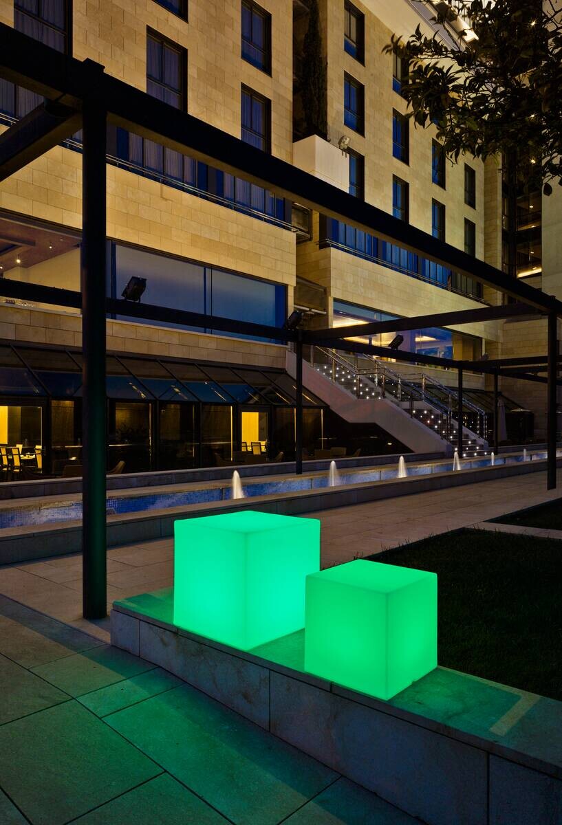 LED-Dekoleuchte weiß B/H/L: ca. 40x40x40 cm