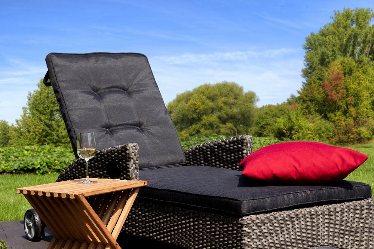 deVries Beistelltisch natur Teakholz B/H/T: ca. 40x45x33 cm deVries Beistelltisch natur Teakholz B/H/T: ca. 40x45x33 cm