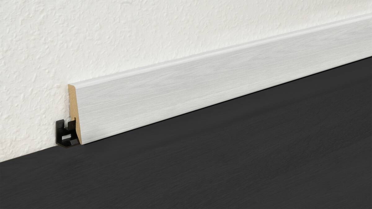 Sockelleiste L/B/H: ca. 250x1,8x5,8 cm pro Stück