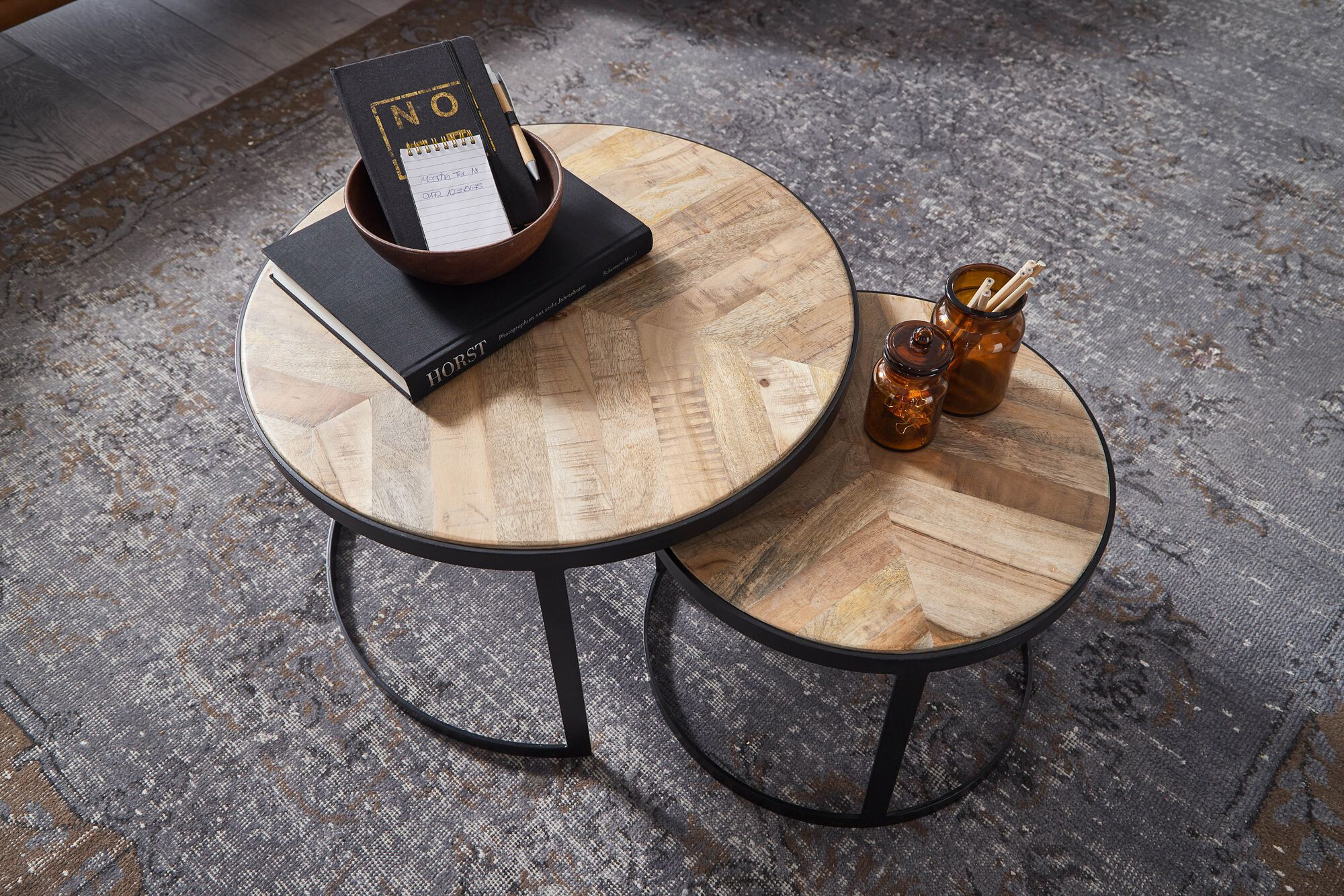 Beistelltisch 2er-Set. natur natur schwarz pulverbeschichtet Akazie MDF Eisen