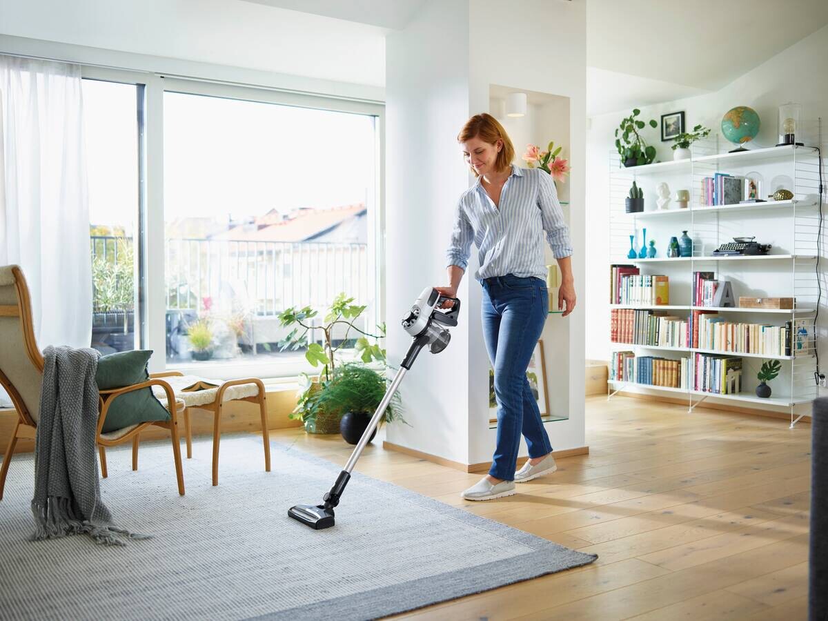 AEG Handstaubsauger grau Metall Kunststoff B/H/L: ca. 22x113x25 cm