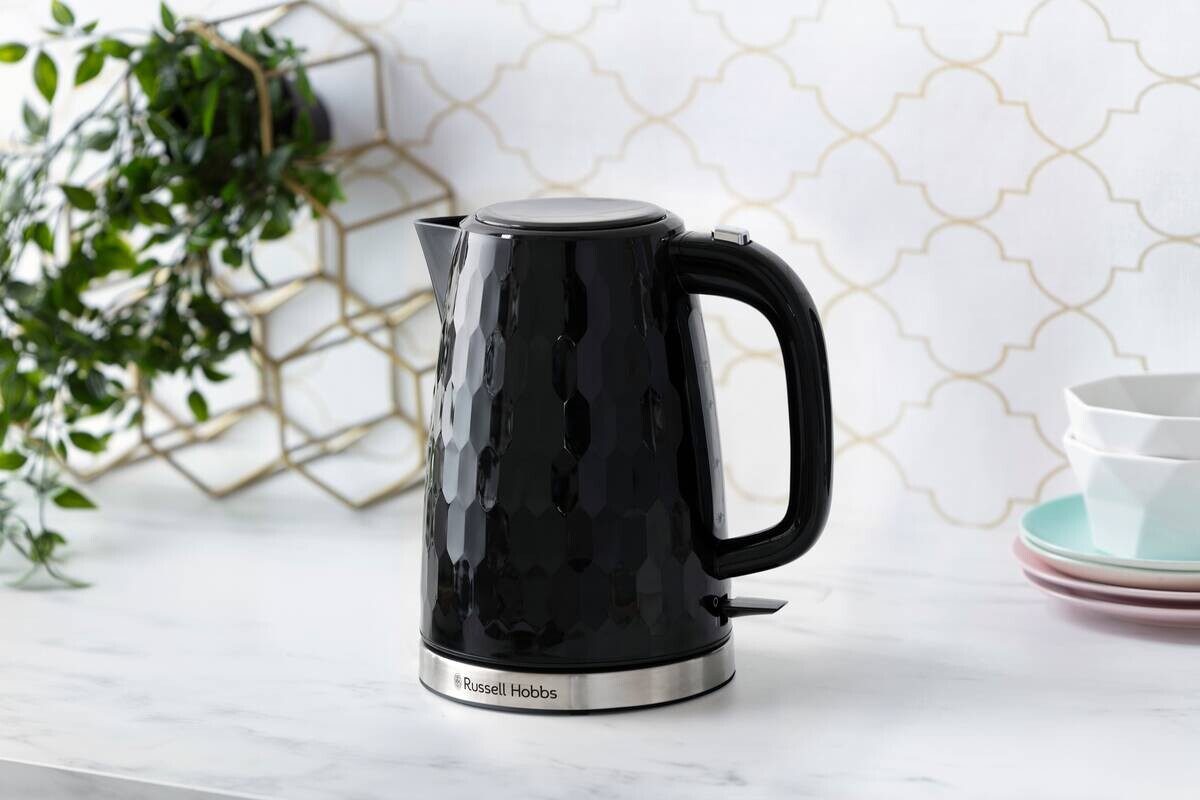 Russel Hobbs Wasserkocher 26051-70 schwarz Kunststoff B/H/L: ca. 16,5x24,5x21,5 cm ca. 1,7 l