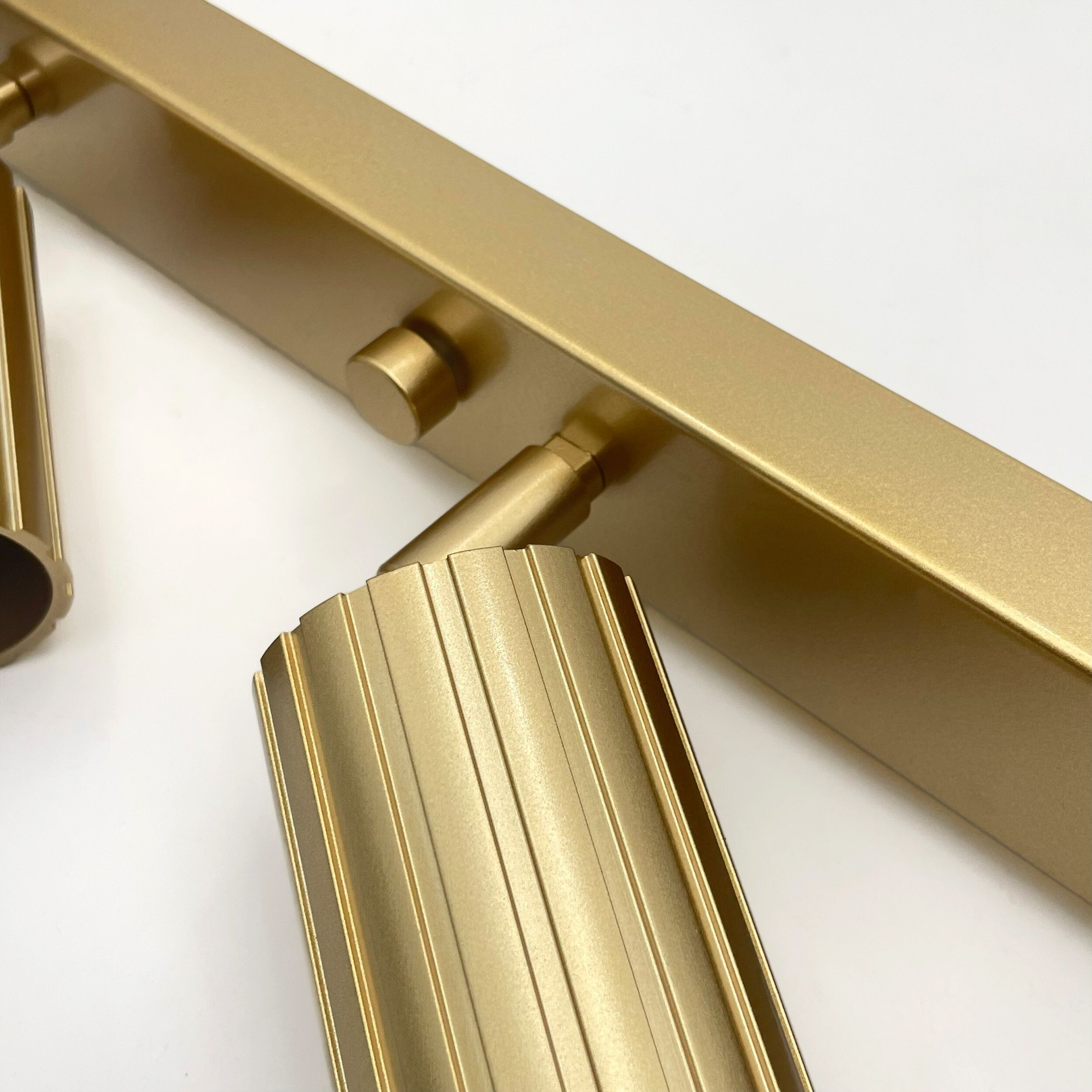 Lamkur Strahler Prisma gold Stahl B/H/L: ca. 6,5x16,5x117 cm 6 Brennstellen