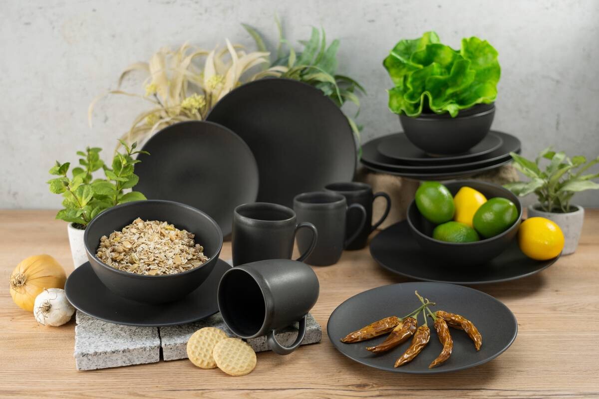 CreaTable Kombiservice Soft Touch mattschwarz Steinzeug 16 tlg.
