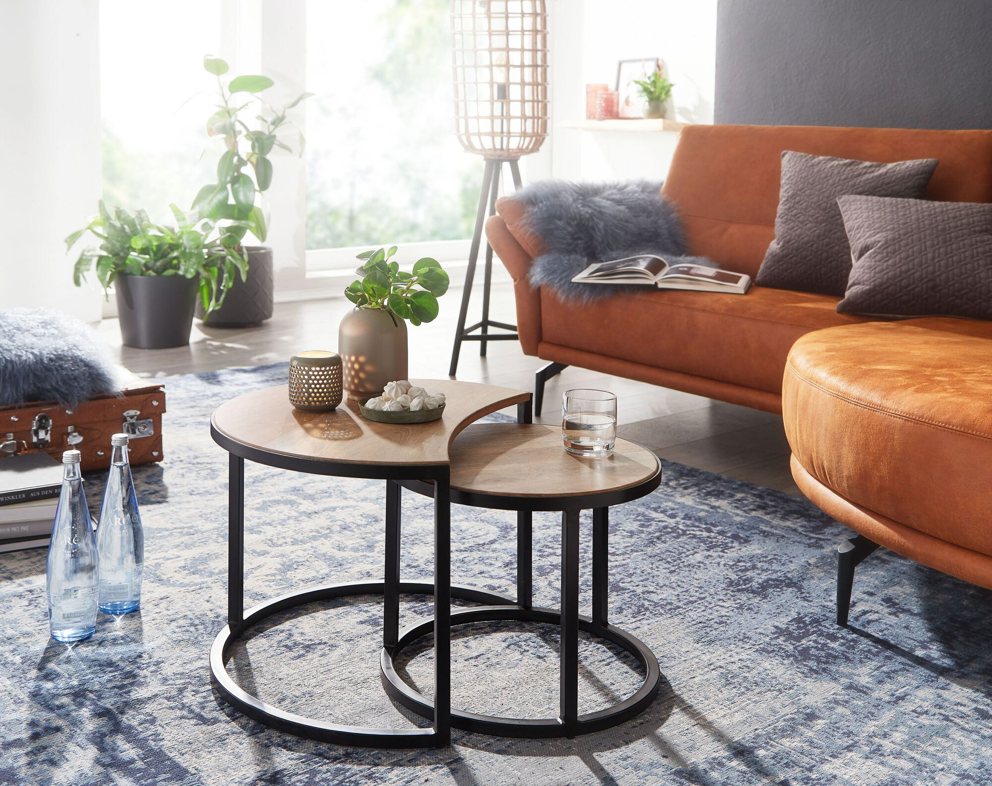 Beistelltisch 2er-Set. natur schwarz pulverbeschichtet Echtholz Eisen