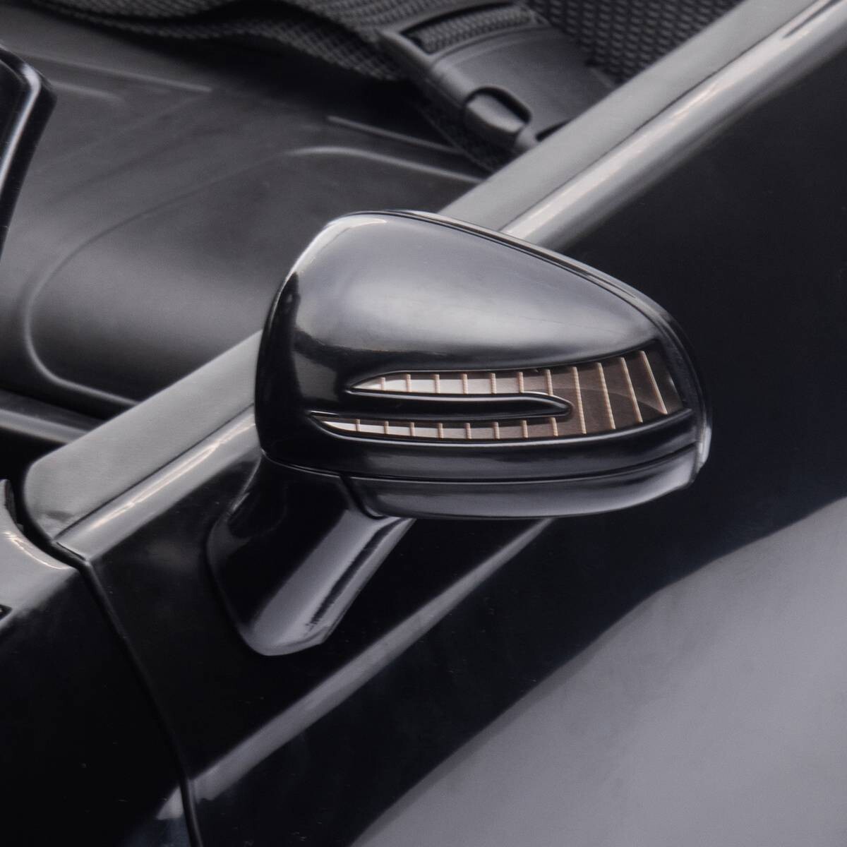 AIYAPLAY Kinder-Elektroauto schwarz B/H/L: ca. 62,5x44x107 cm