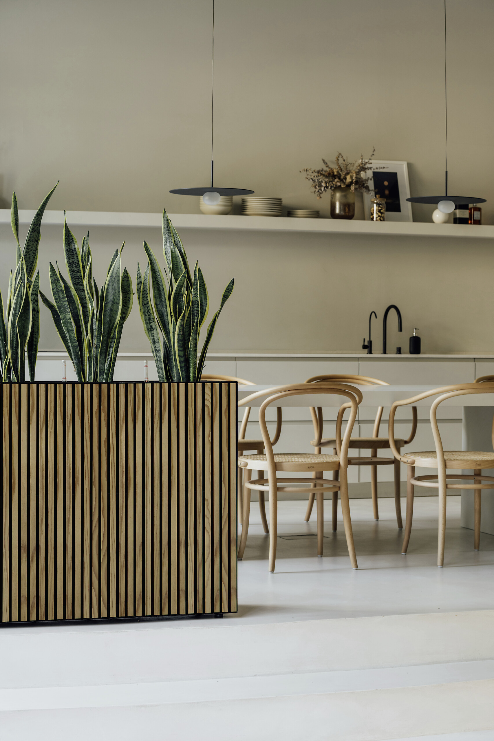 Herstera Garden Pflanzkübel Deco Planter schwarz Holz B/H/L: ca. 120x80x25 cm