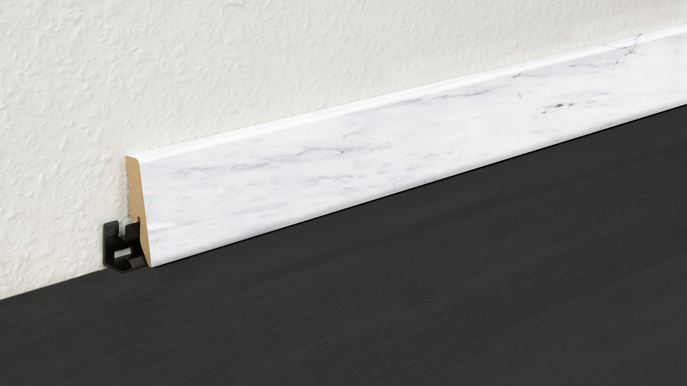 Sockelleiste L/B/H: ca. 250x1,8x5,8 cm pro Stück