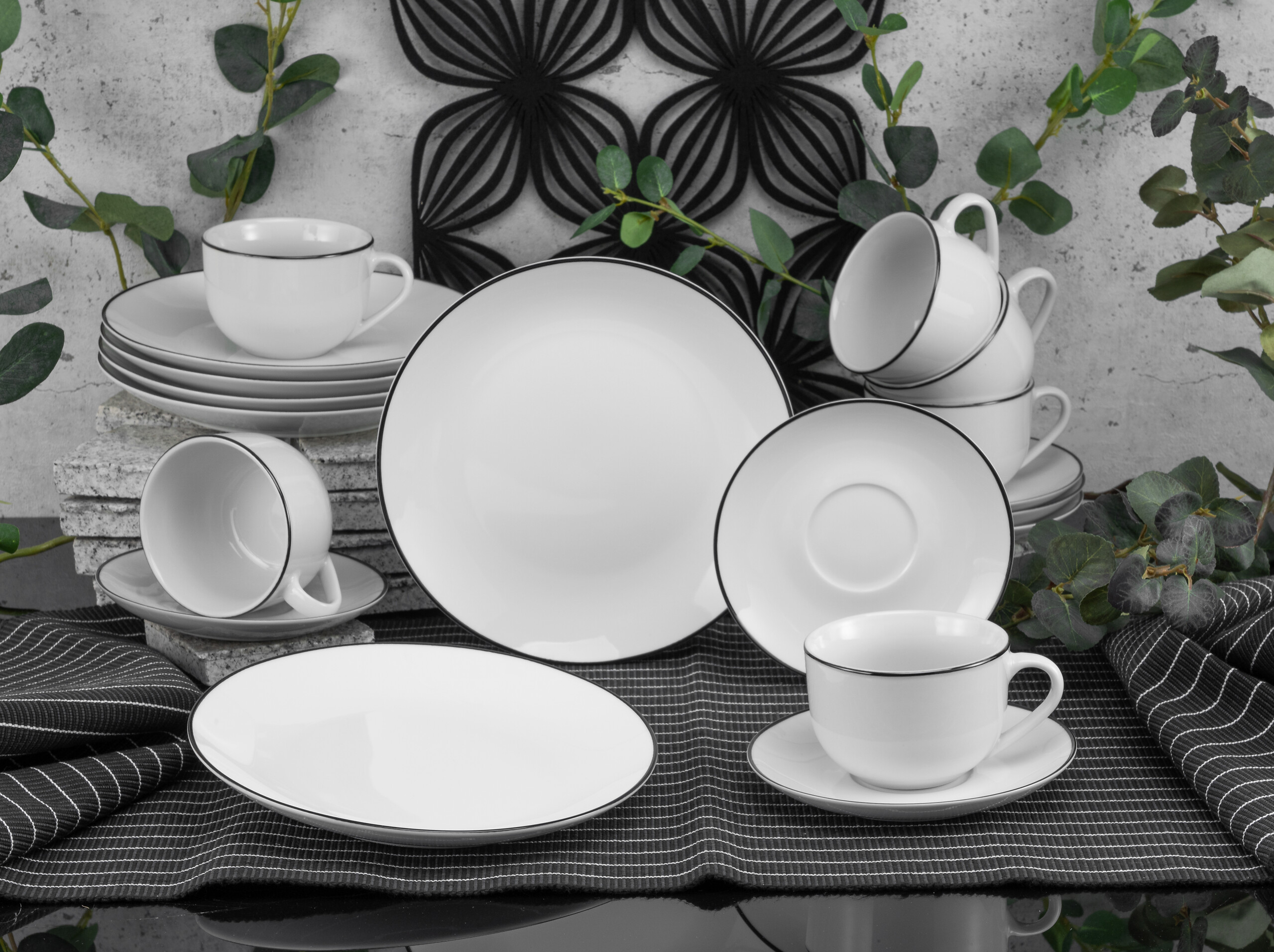 CreaTable Kaffeeservice Luna Black Line weiß Porzellan 18 tlg.