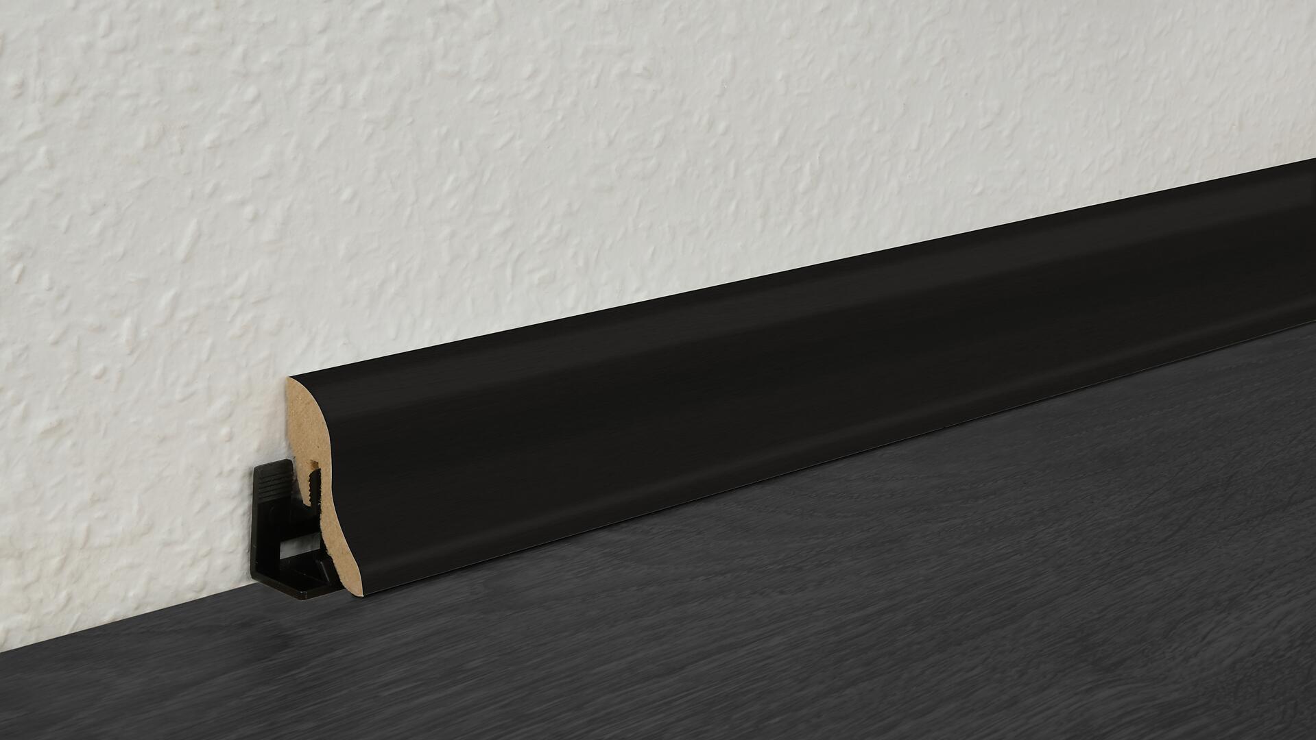 Sockelleiste L/B/H: ca. 250x2,2x4 cm pro Stück